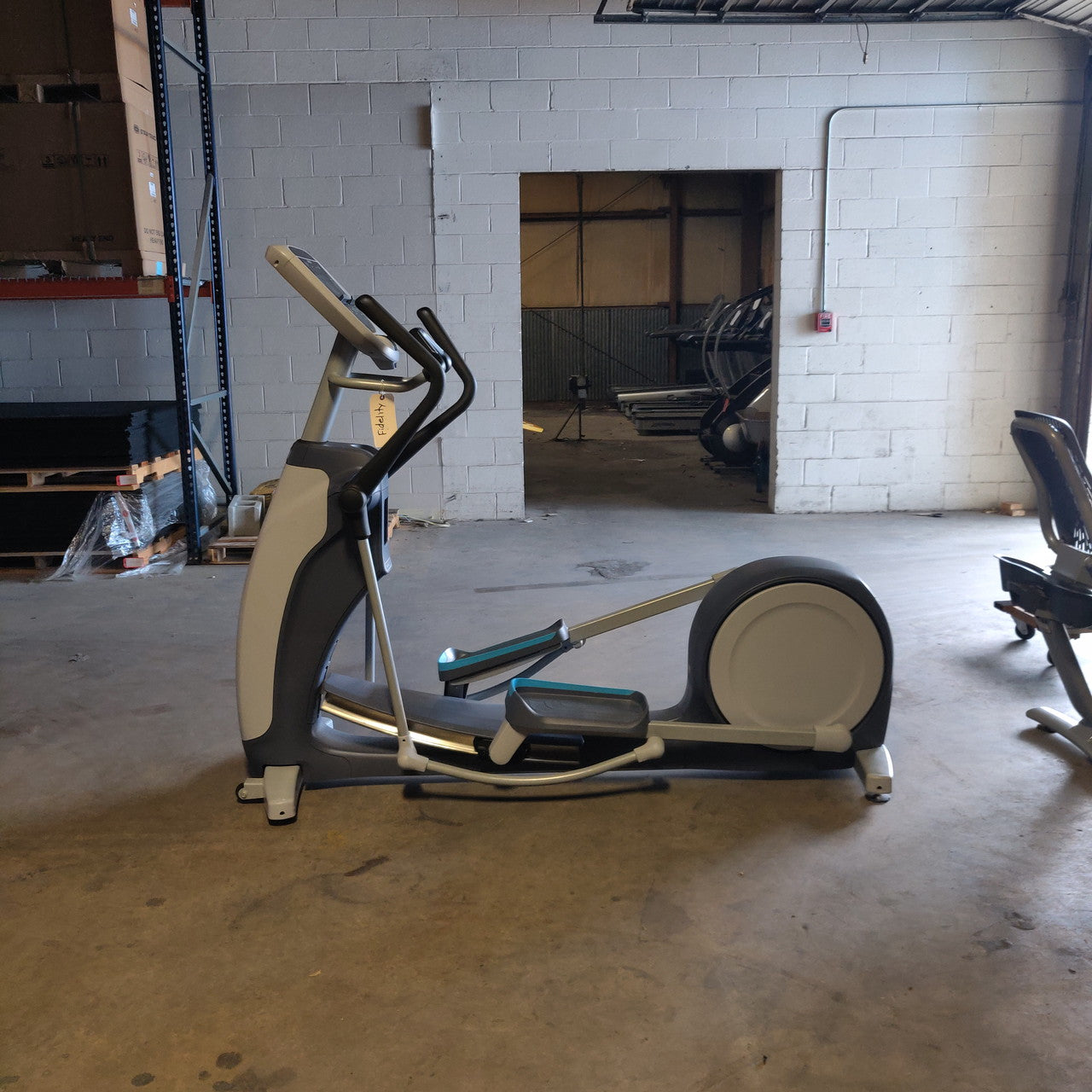 Precor EFX 835 Elliptical w/Converging Crossramp + p30 Console