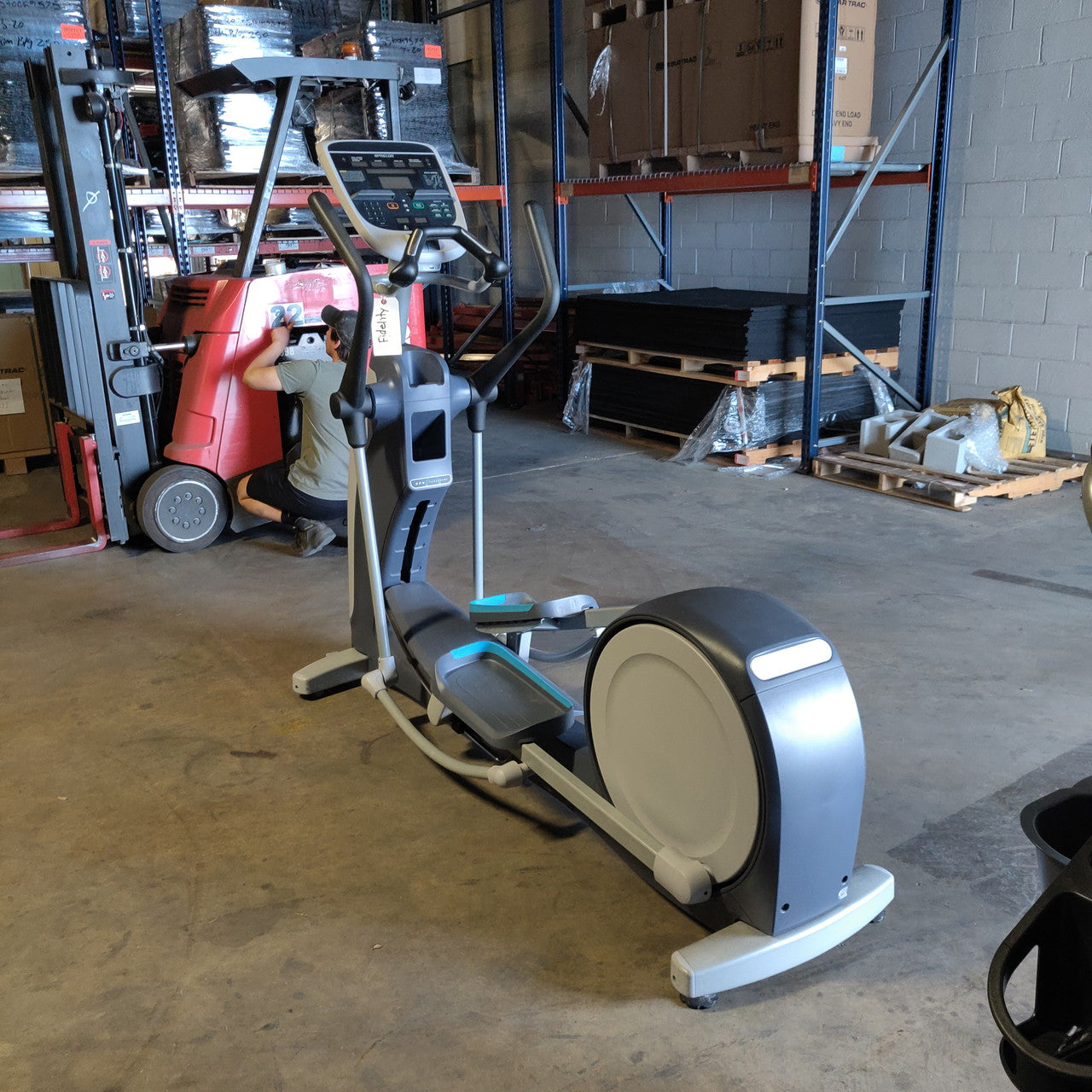 Precor EFX 835 Elliptical w/Converging Crossramp + p30 Console