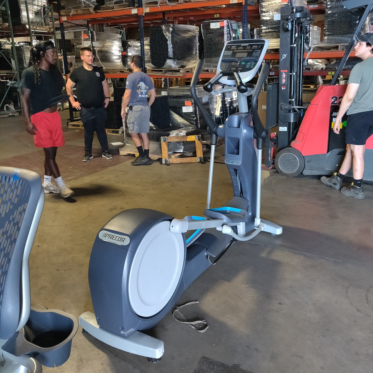 Precor EFX 835 Elliptical w/Converging Crossramp + p30 Console