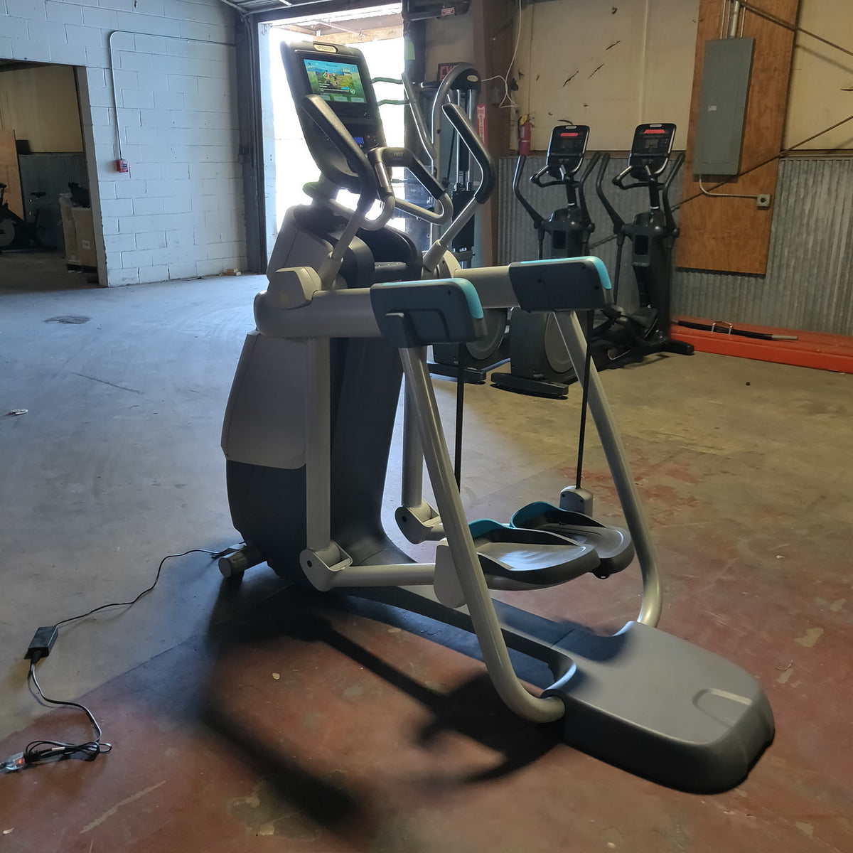 Precor AMT 865 Adaptive Motion Trainer w/ p62 Console