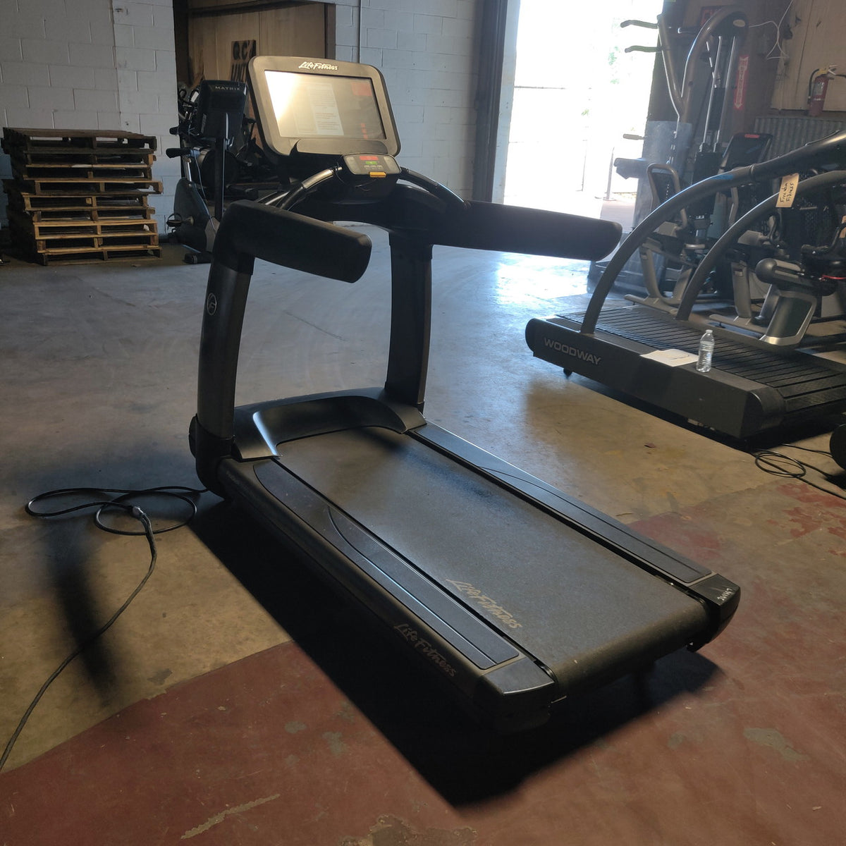 Life Fitness Discover SE3 95T Treadmill