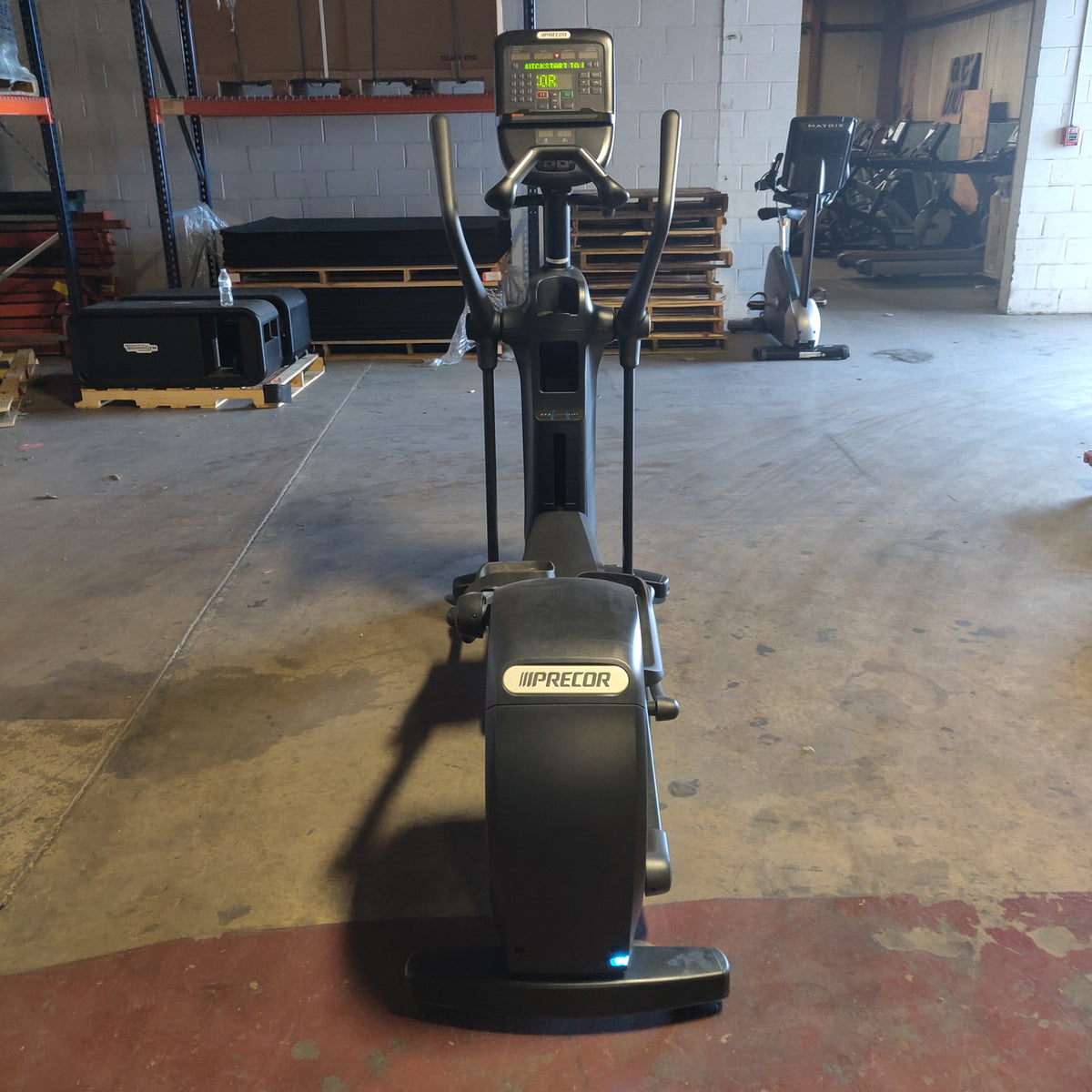 Precor EFX 835 Elliptical w/Converging Crossramp + p31 Console