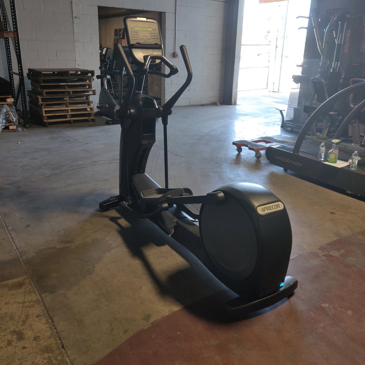 Precor EFX 835 Elliptical w/Converging Crossramp + p31 Console