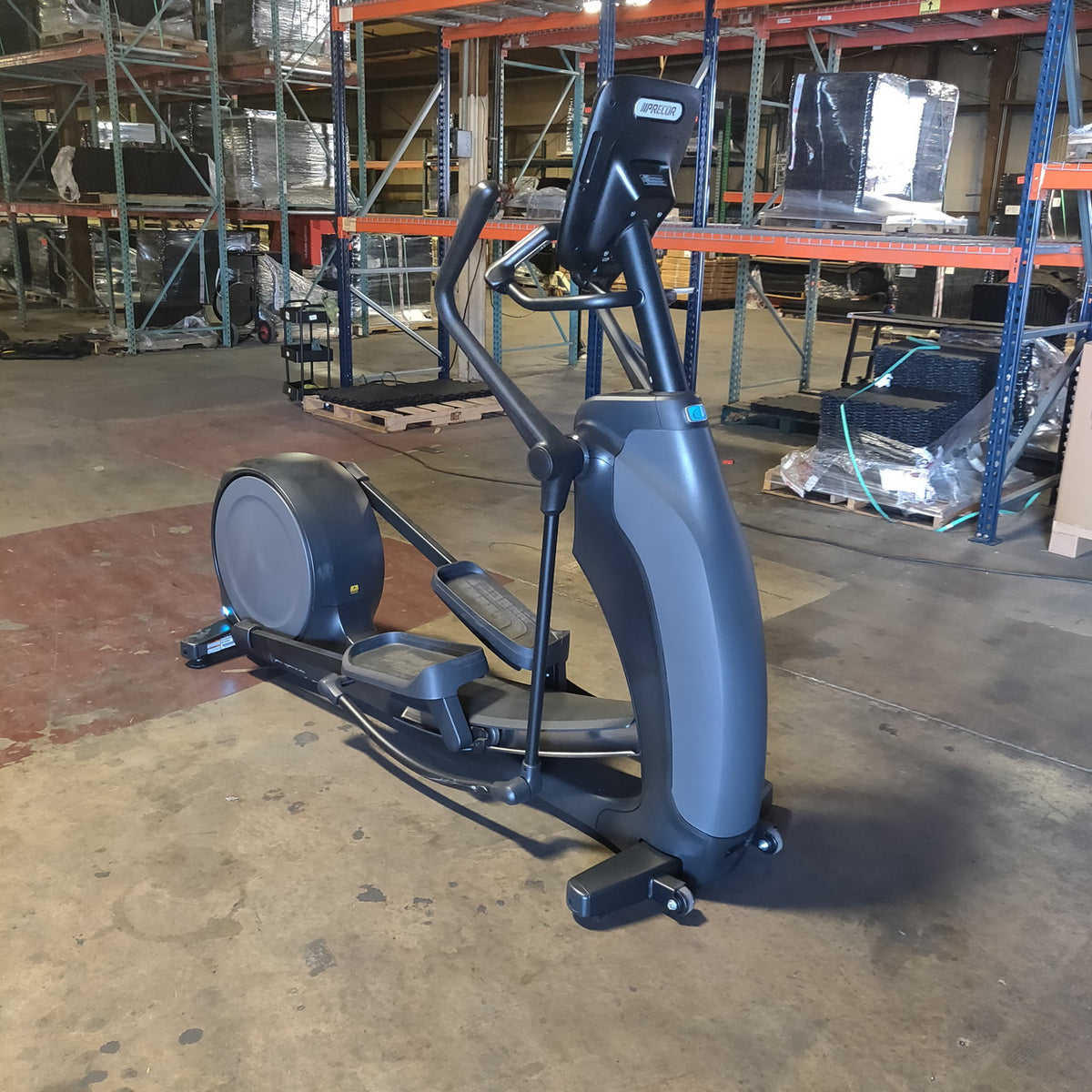 Precor EFX 835 Elliptical w/Converging Crossramp + p31 Console