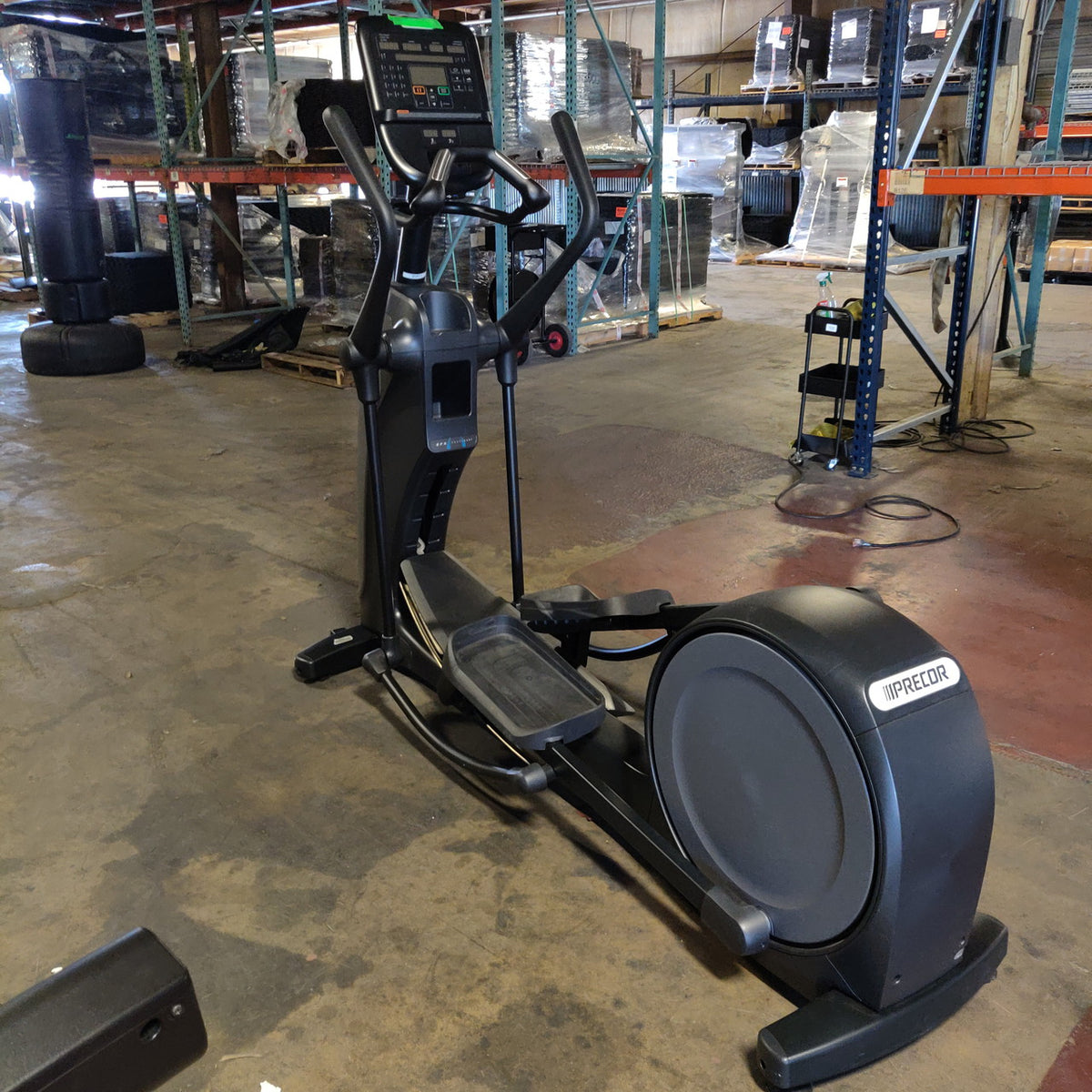 Precor EFX 835 Elliptical w/Converging Crossramp + p31 Console