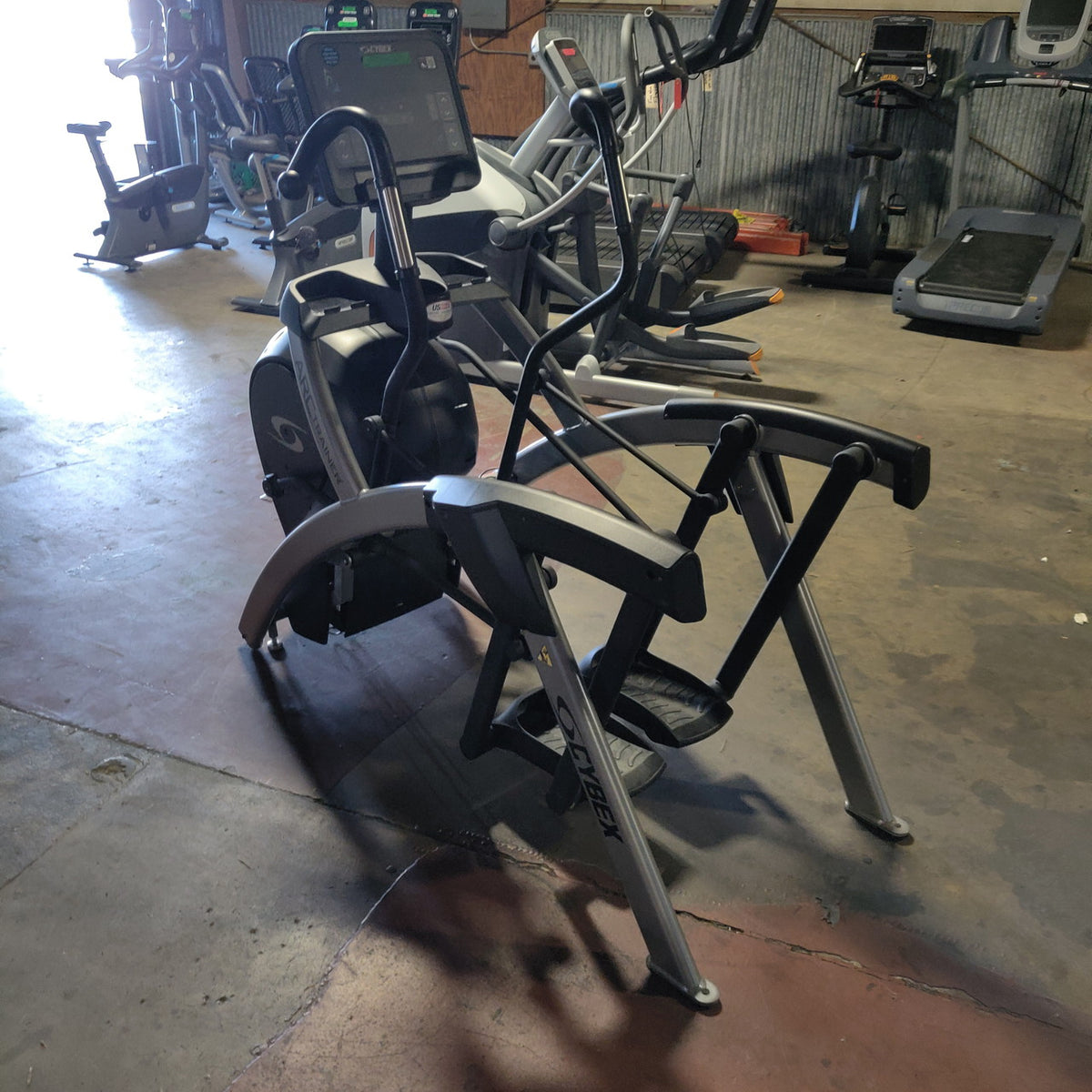 Cybex R Series Lower Body Arc Trainer w/50L Console