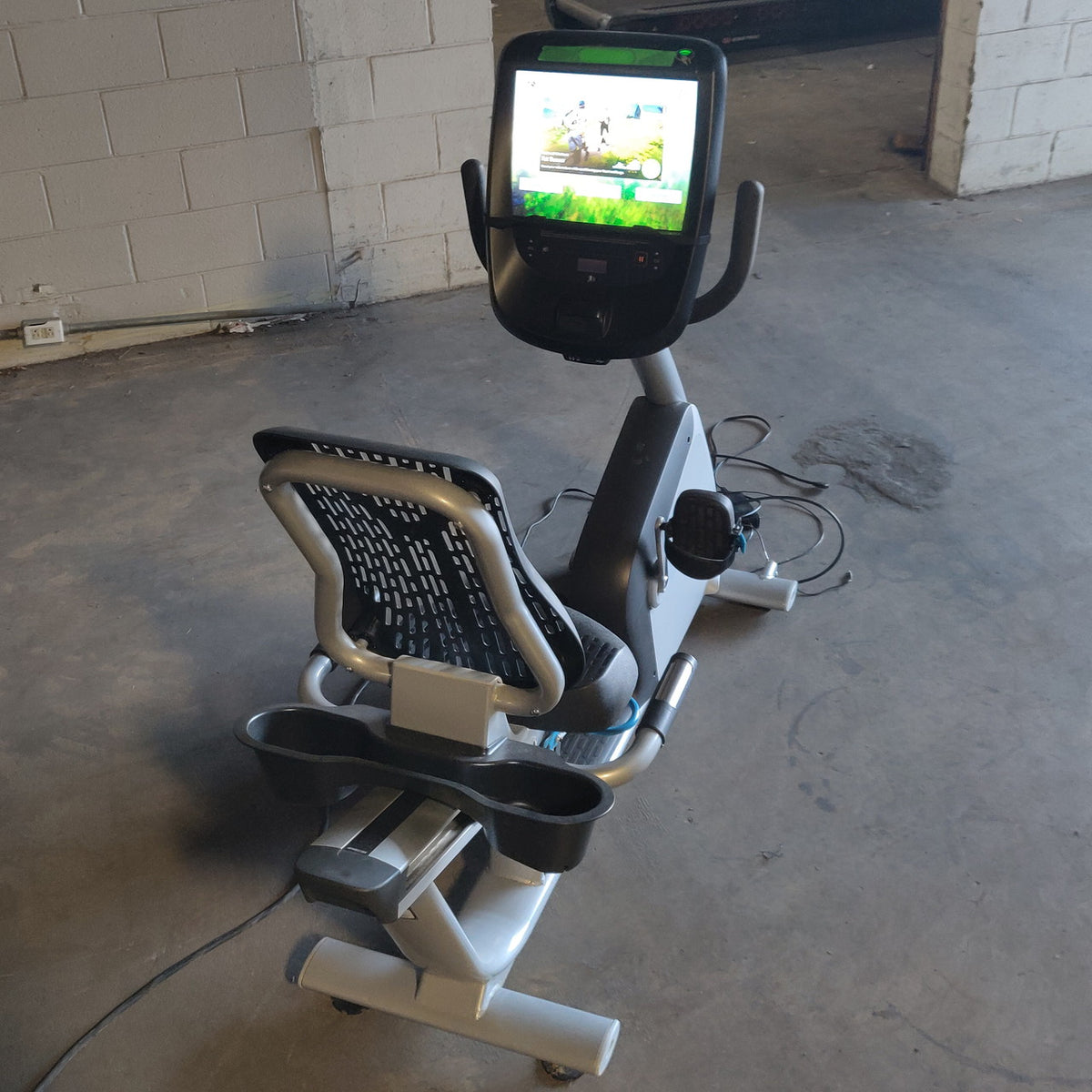 Precor RBK 885 Recumbent Bike w/ P82 Console