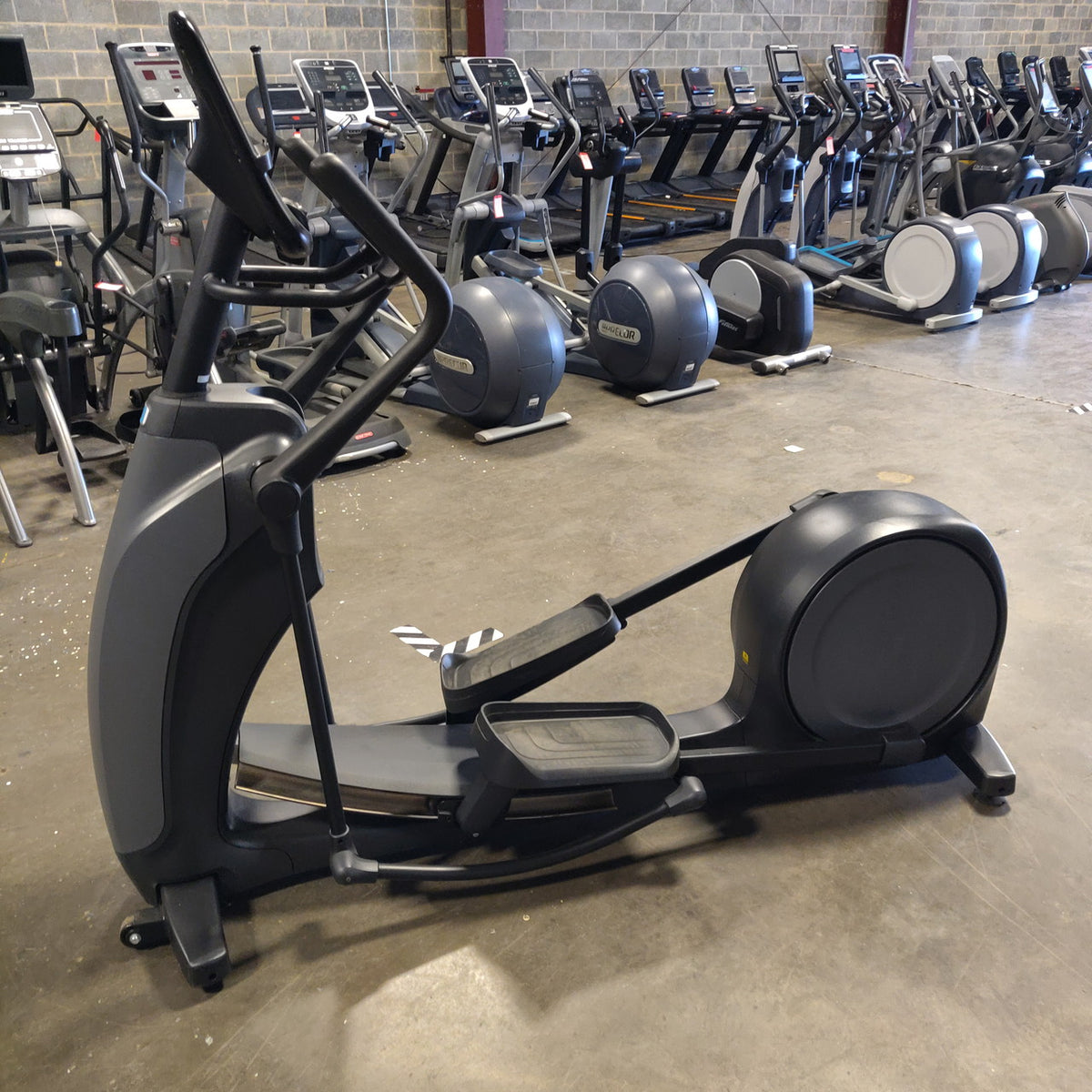 Precor EFX 835 Elliptical w/Converging Crossramp + p31 Console