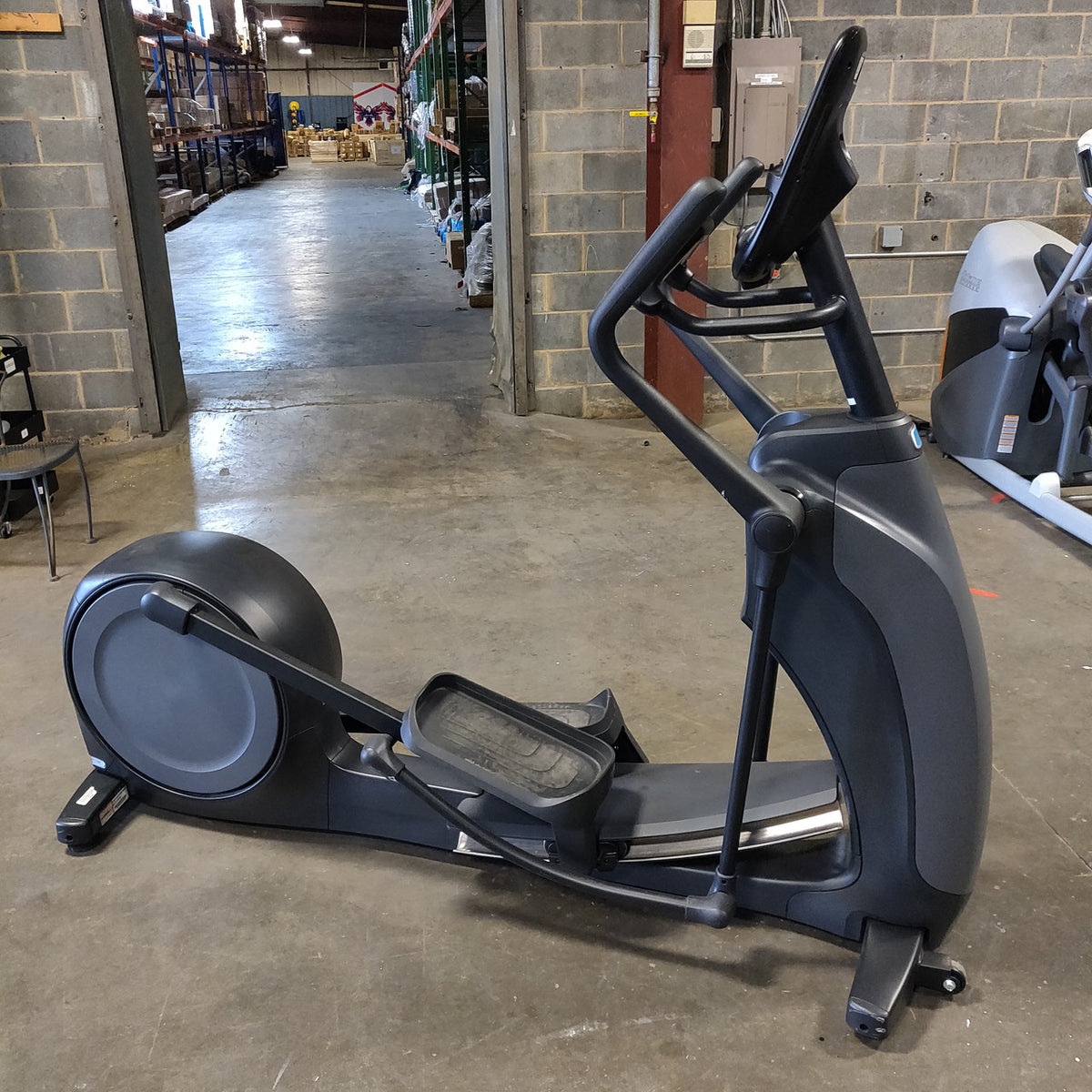 Precor EFX 835 Elliptical w/Converging Crossramp + p31 Console