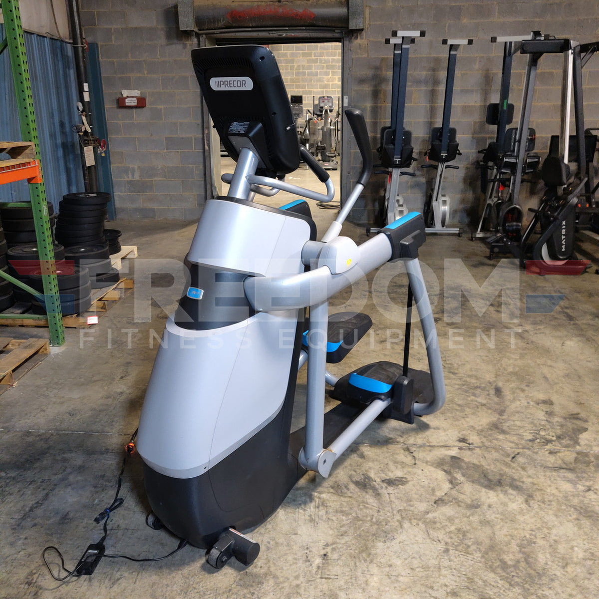 Precor AMT 885 with Open Stride w/P82 Console