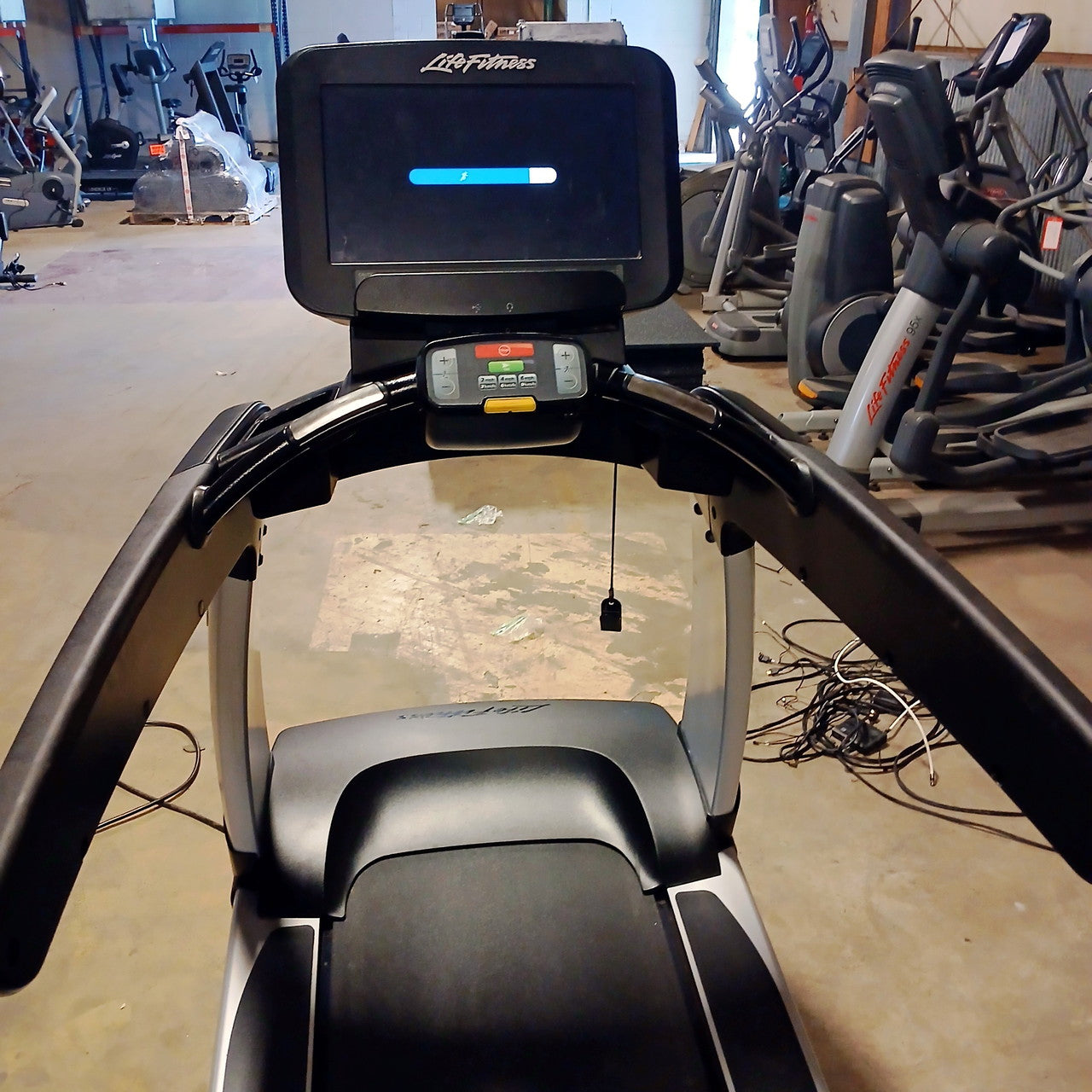 Life Fitness Discover SE 95T Elevation Treadmill