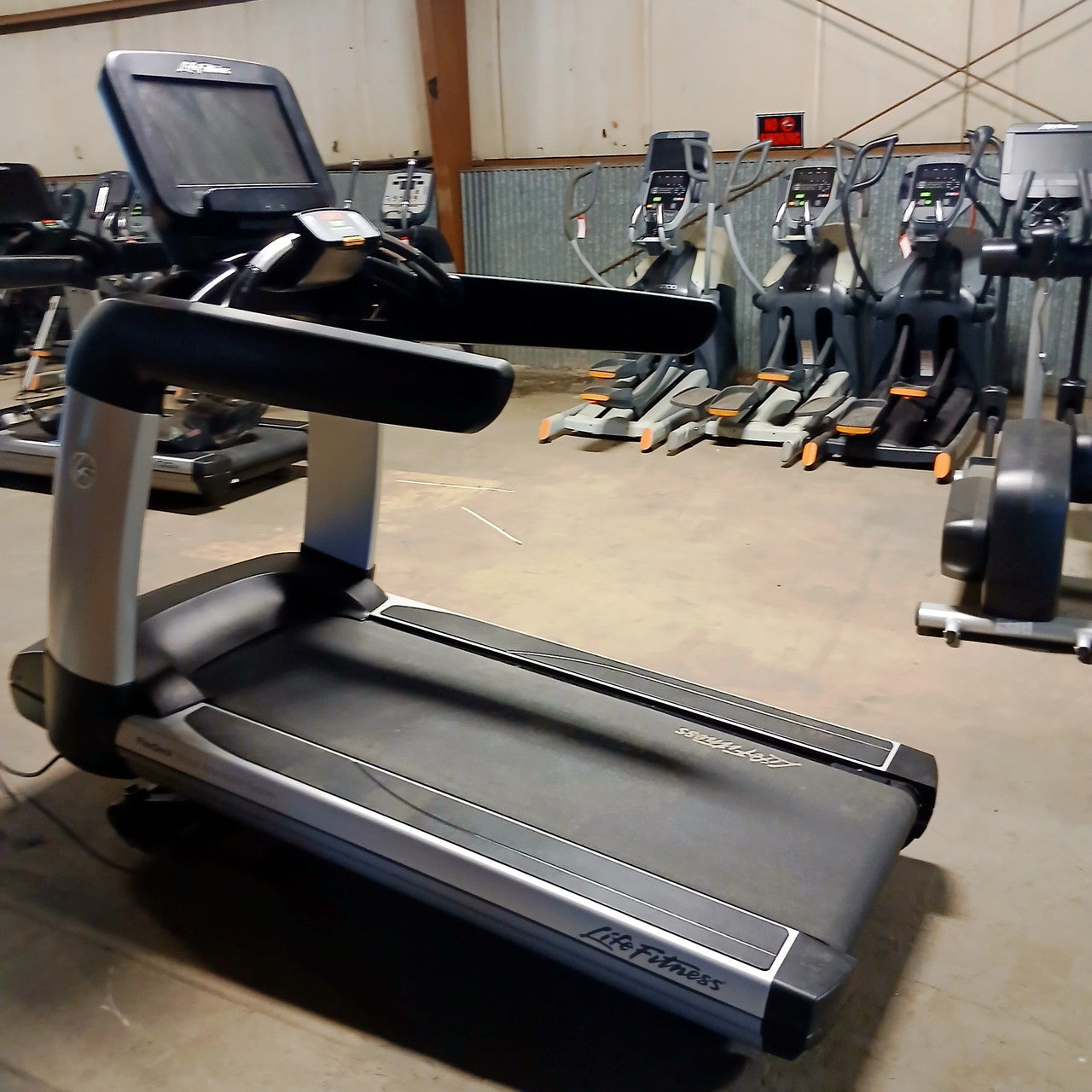 Life Fitness Discover SE 95T Elevation Treadmill