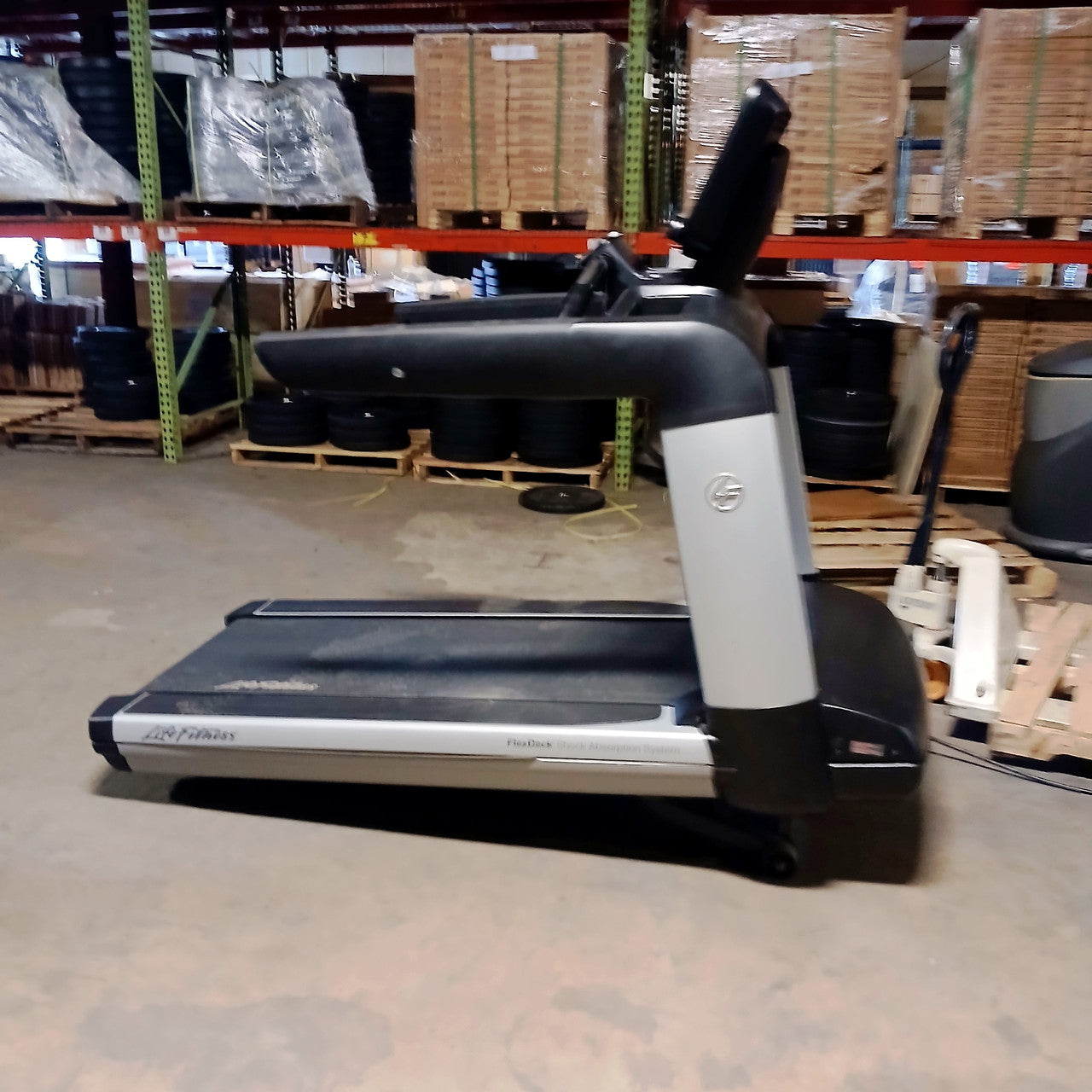 Life Fitness Discover SE 95T Elevation Treadmill