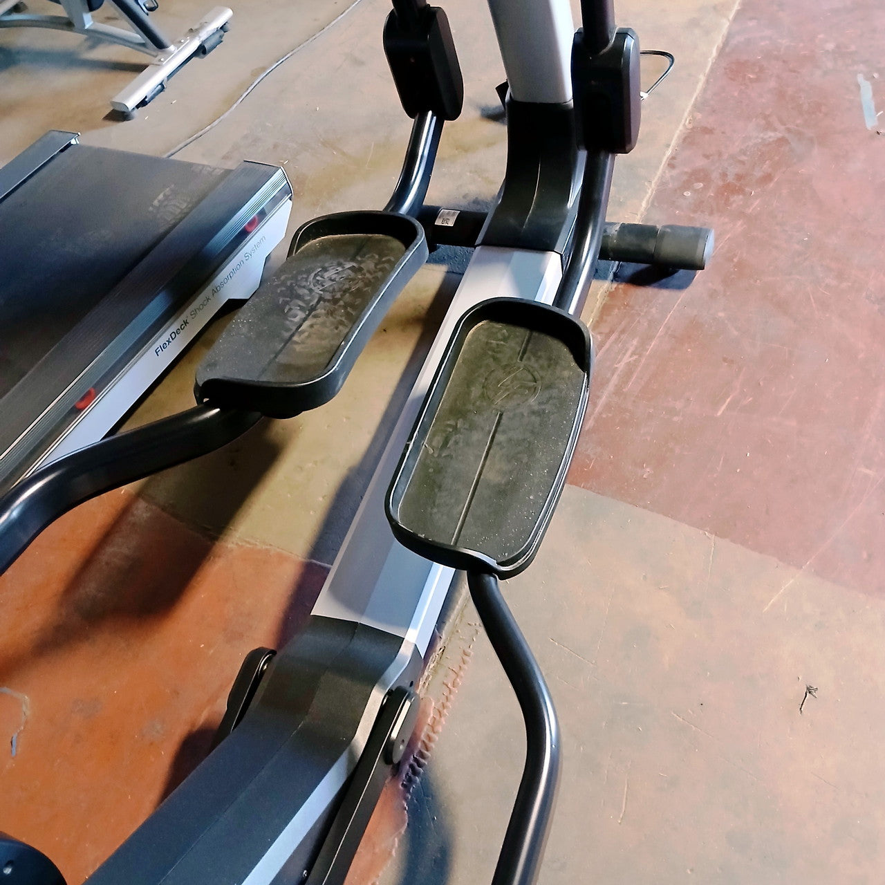 Life Fitness Discover SE3 95X Elliptical