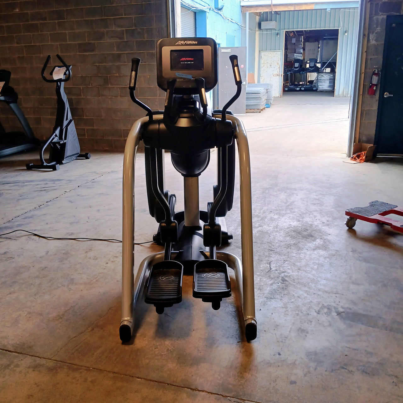 Life Fitness Elevation Series Flexstrider w/ Discover SI Console