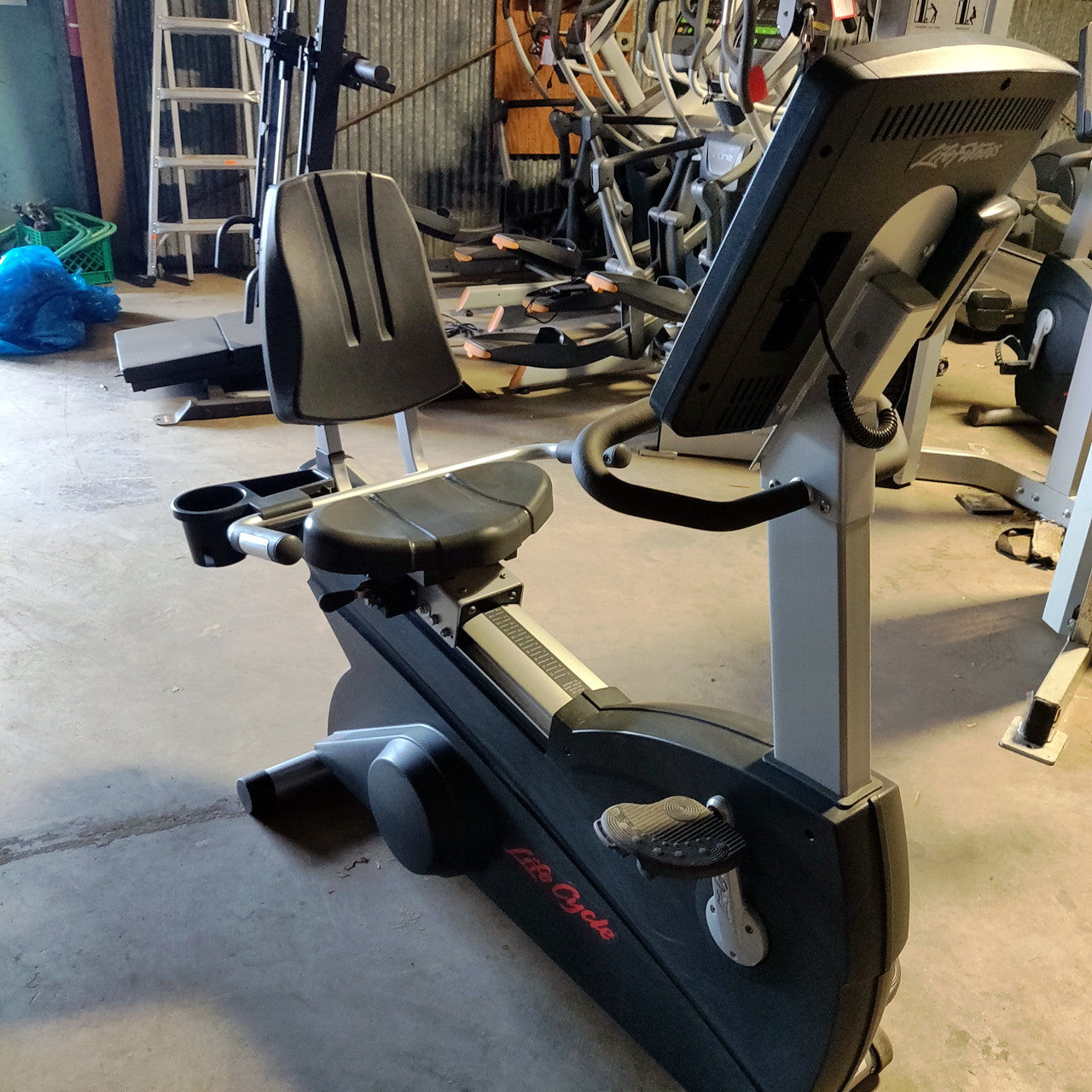 Life Fitness Integrity CLST Recumbent Bike