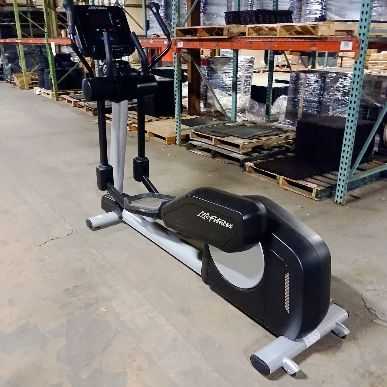 Life Fitness Integrity LNX Elliptical w/ X Console