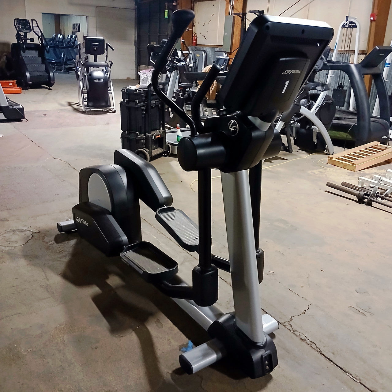 Life Fitness Integrity LNX Elliptical w/ X Console