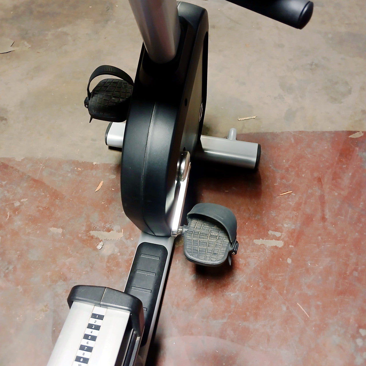 Life Fitness Integrity Lifecycle Recumbent w/ X Console