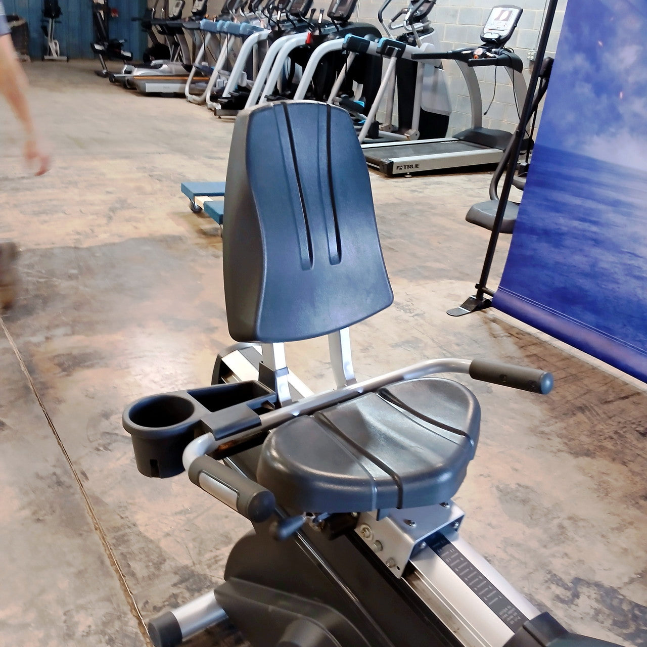 Life Fitness Integrity Series CLSR Recumbent Bike