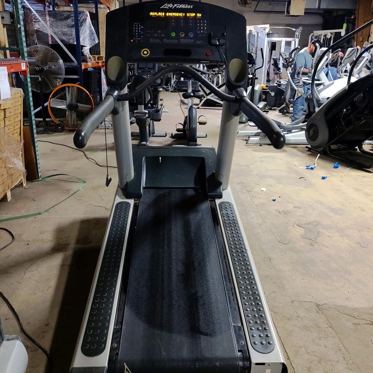 Life Fitness Integrity Series Treadmill CLST