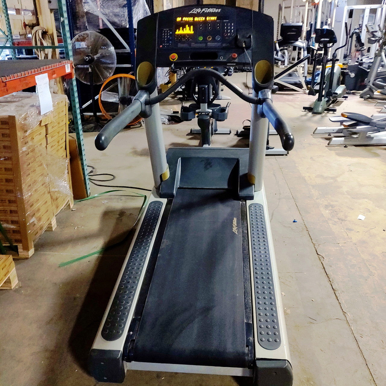 Life Fitness Integrity Series Treadmill CLST