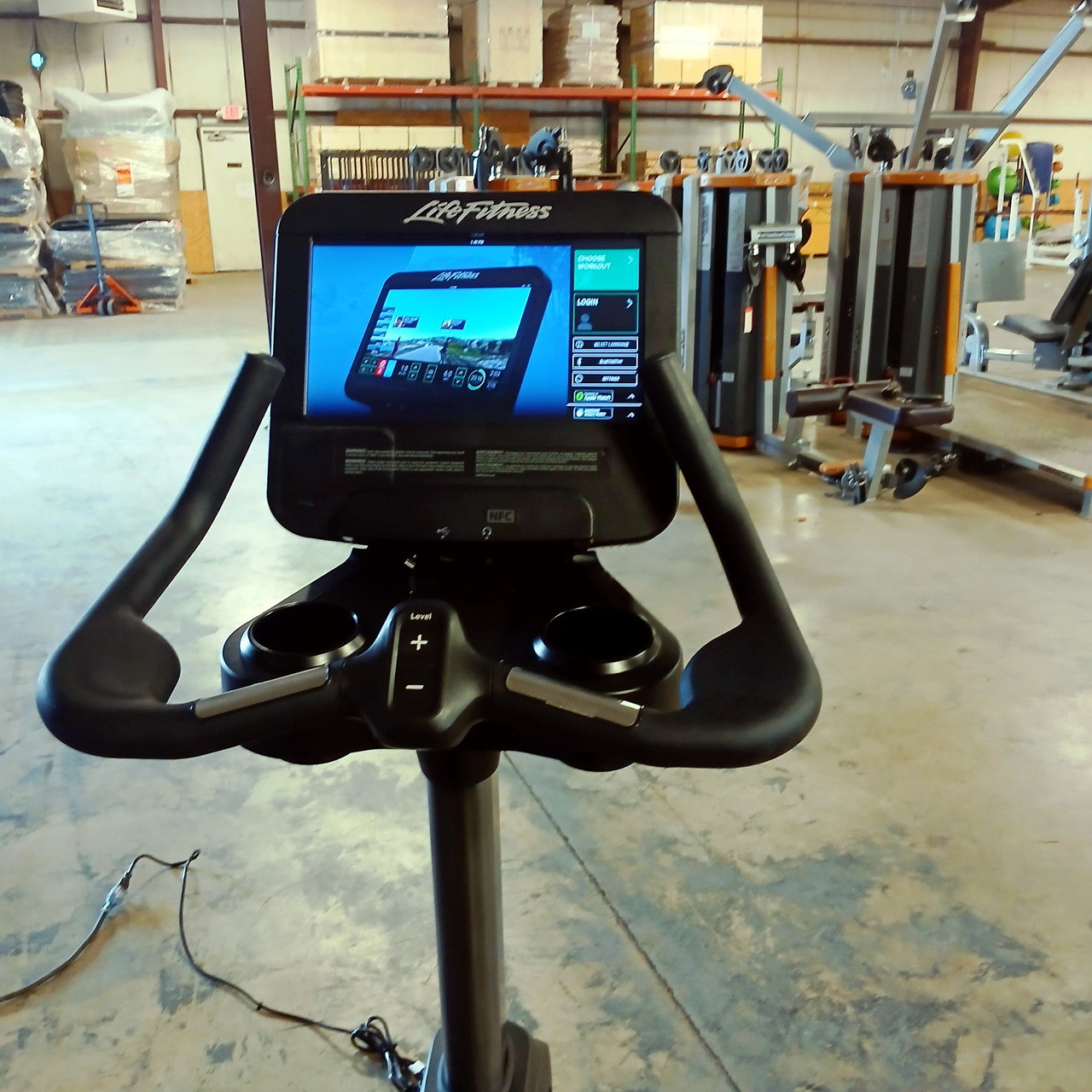 Life Fitness Integrity Upright Bike w/SE3 Console
