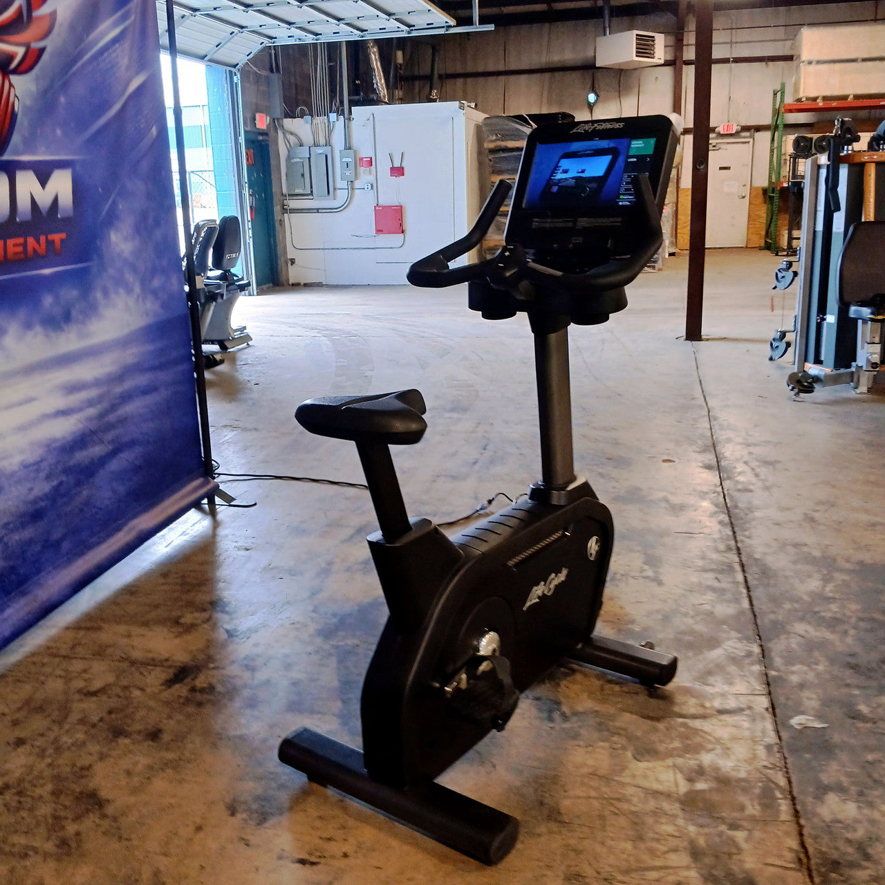 Life Fitness Integrity Upright Bike w/SE3 Console