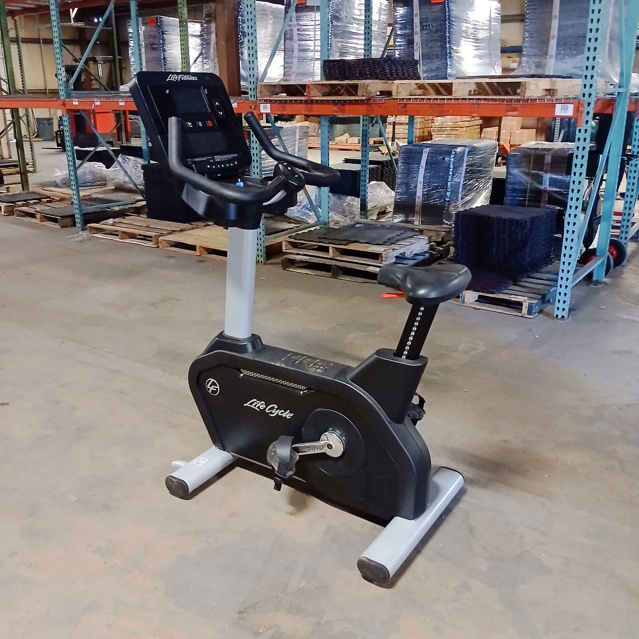 Life Fitness Integrity Upright Bike w/ X console