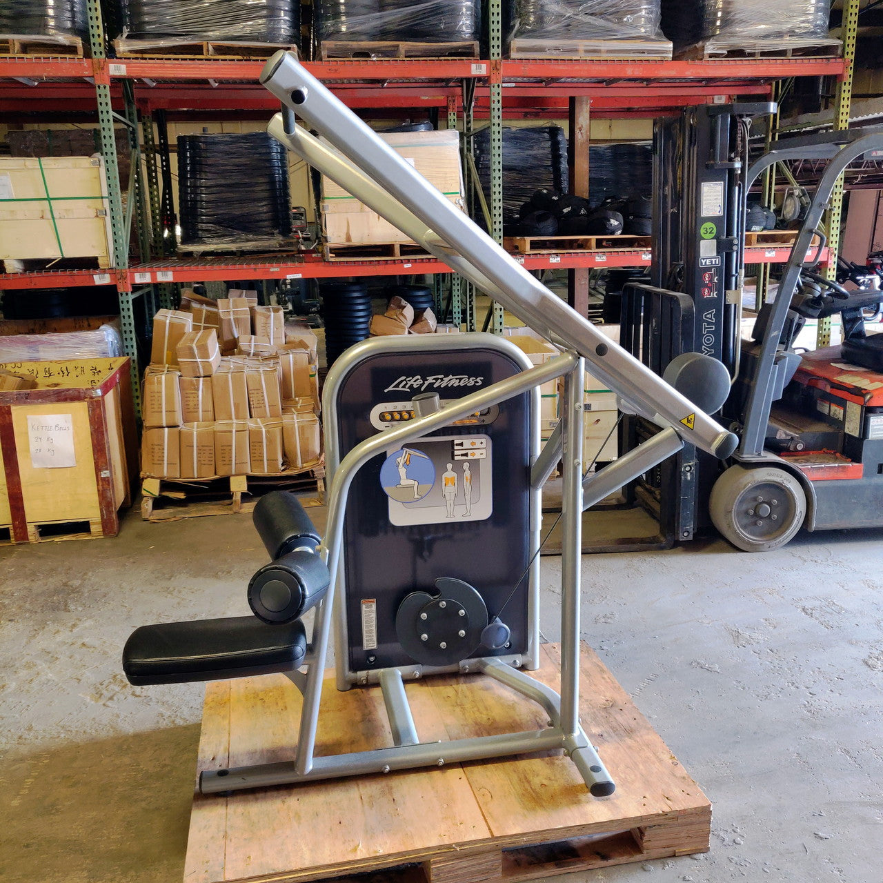 Life Fitness Lat Pulldown Circuit Series