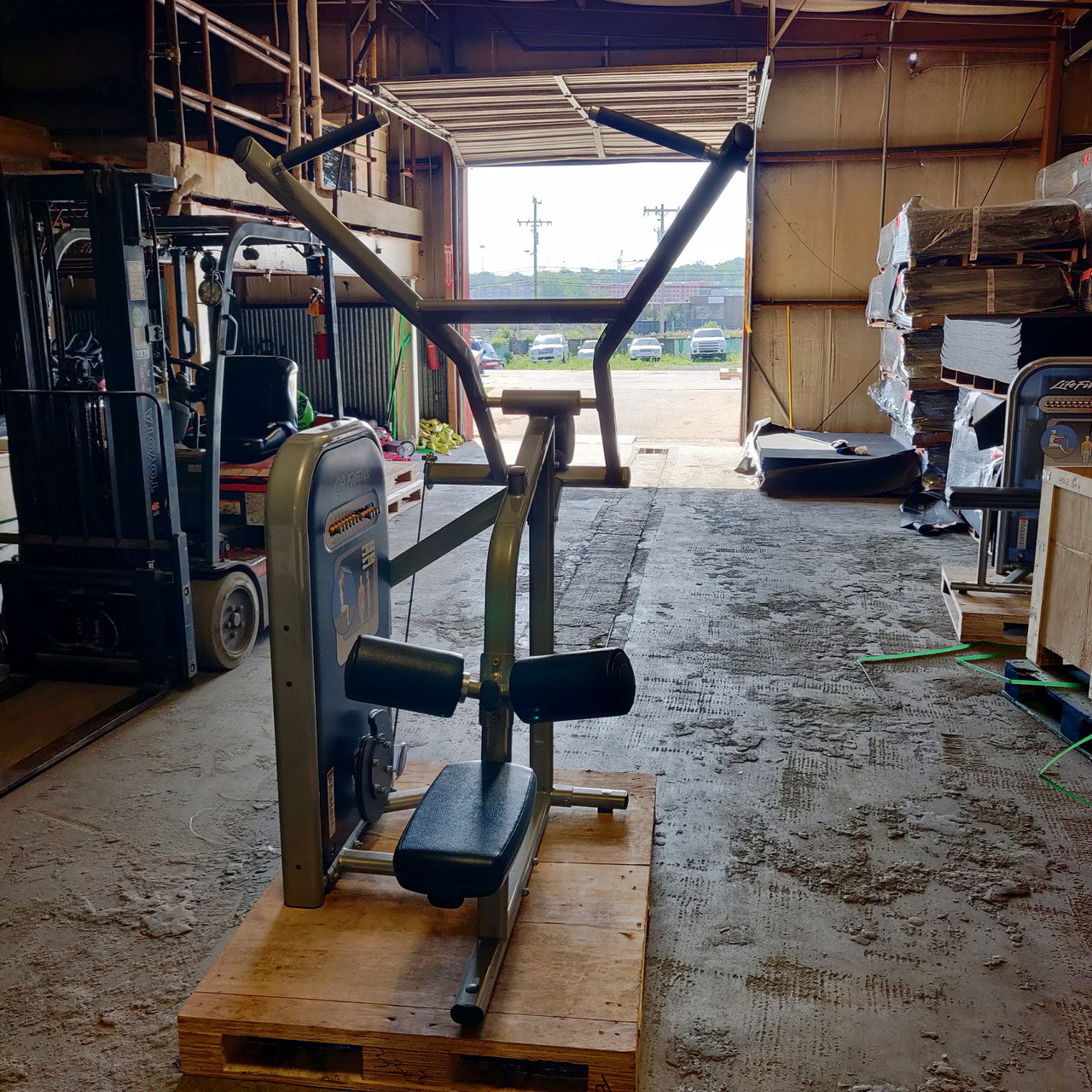 Life Fitness Lat Pulldown Circuit Series