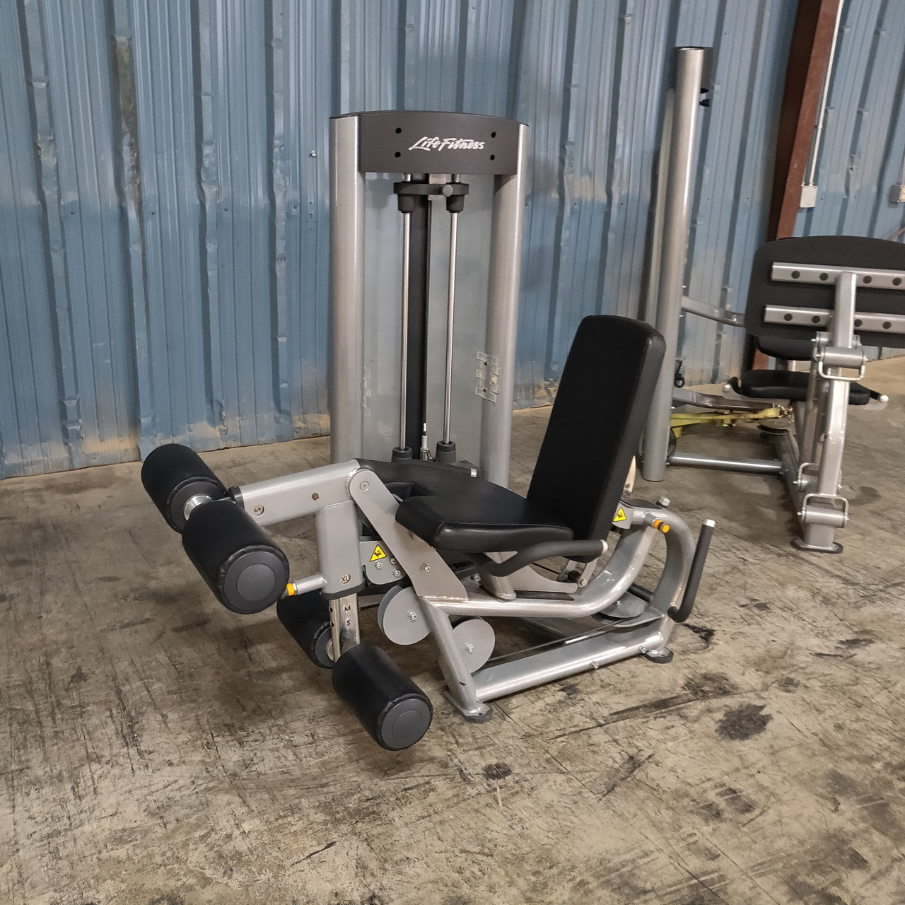 Life Fitness Optima Leg Extension/Leg Curl Dual Function Machine