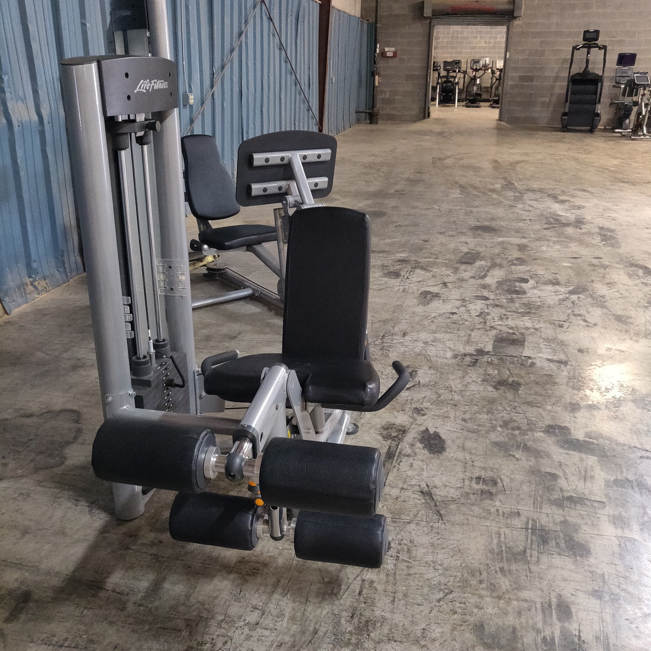 Life Fitness Optima Leg Extension/Leg Curl Dual Function Machine