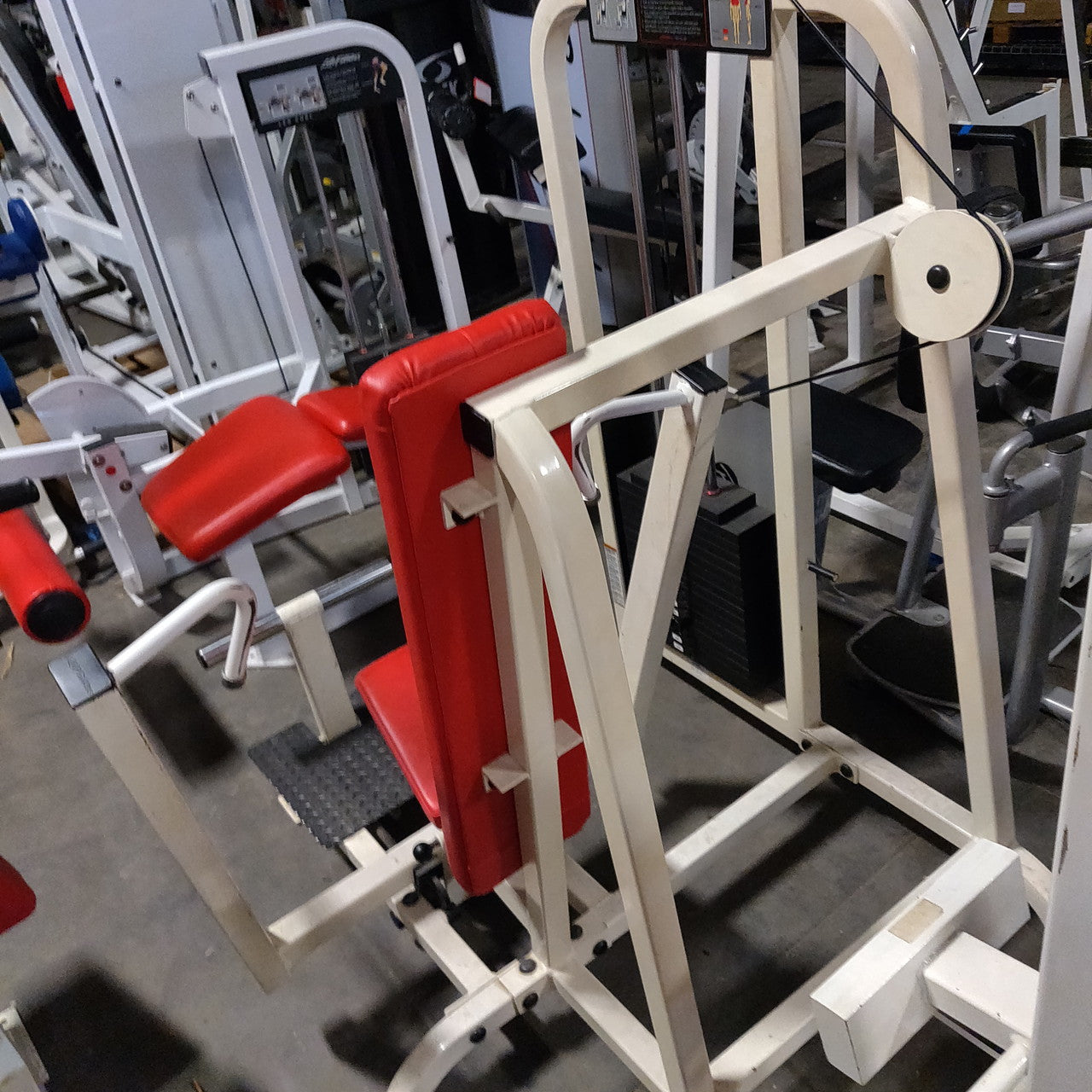 Life Fitness Pro 1 Seated Chest Press with Foot Assist