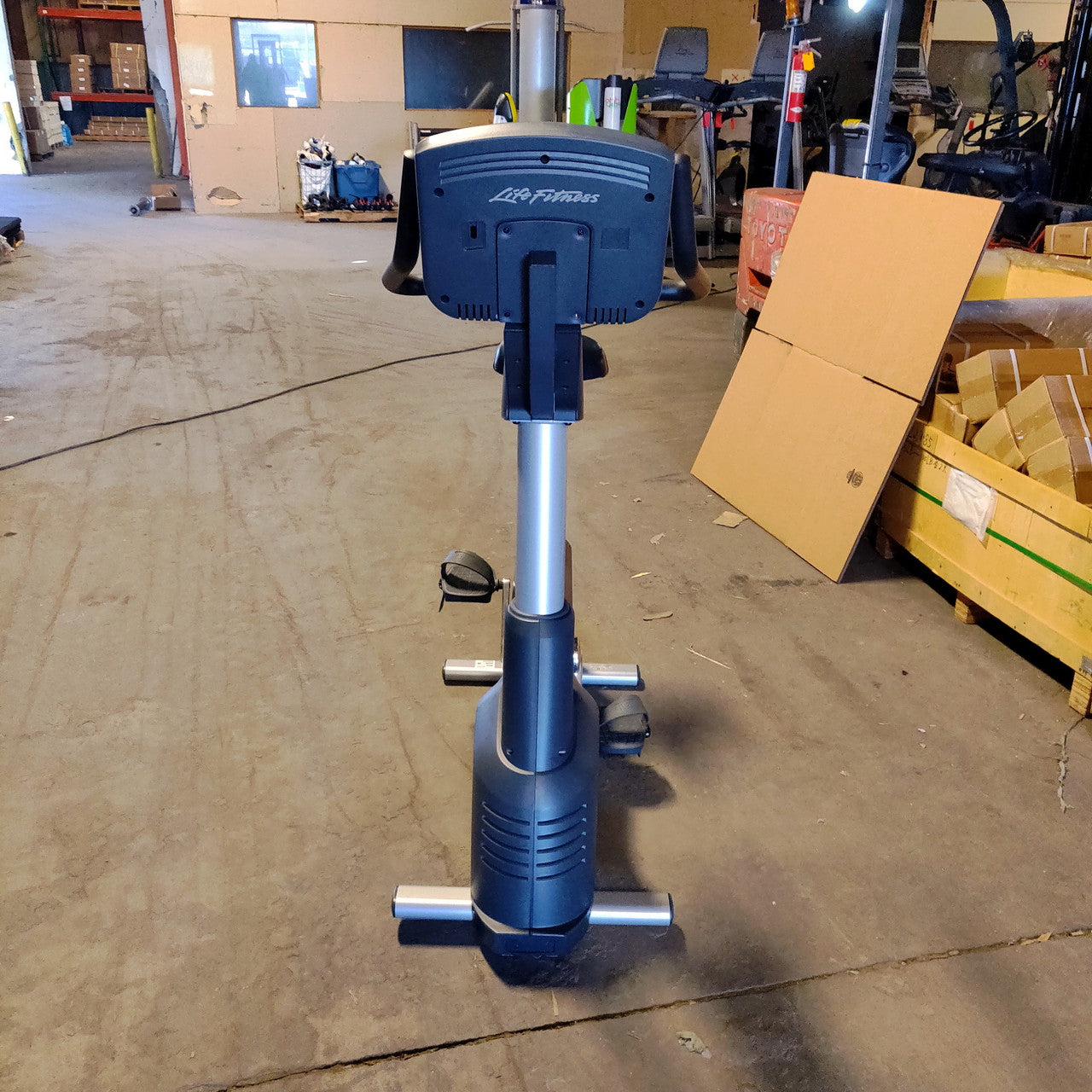 Life Fitness Upright Exercise Bike Activate Series