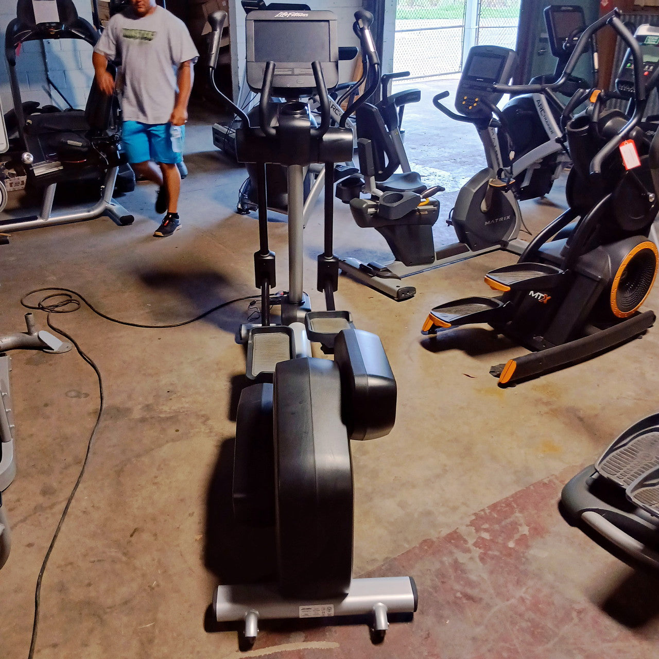 Life fitness Club Series+ Elliptical Cross-Trainer w/SE3 HD Console