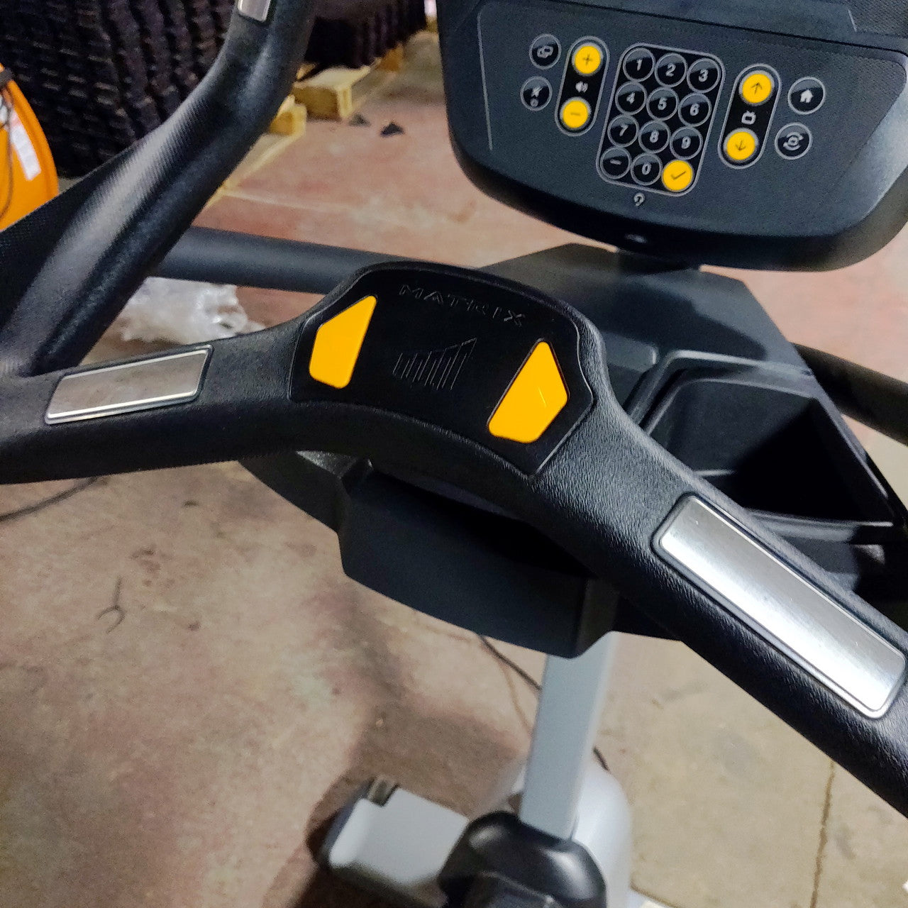 Matrix U7xi Upright Bike