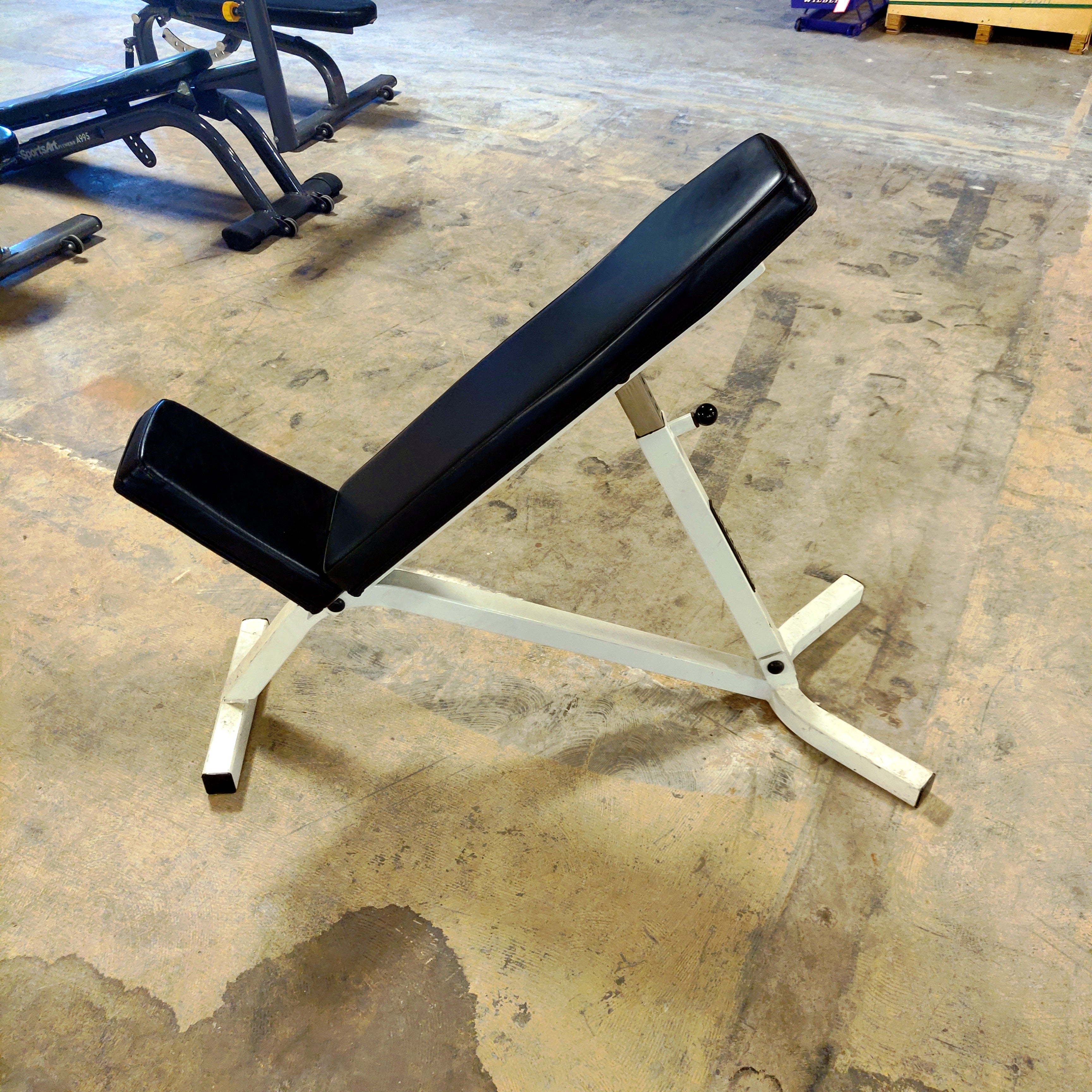 Maxicam by Muscle Dynamics Incline Weight Bench