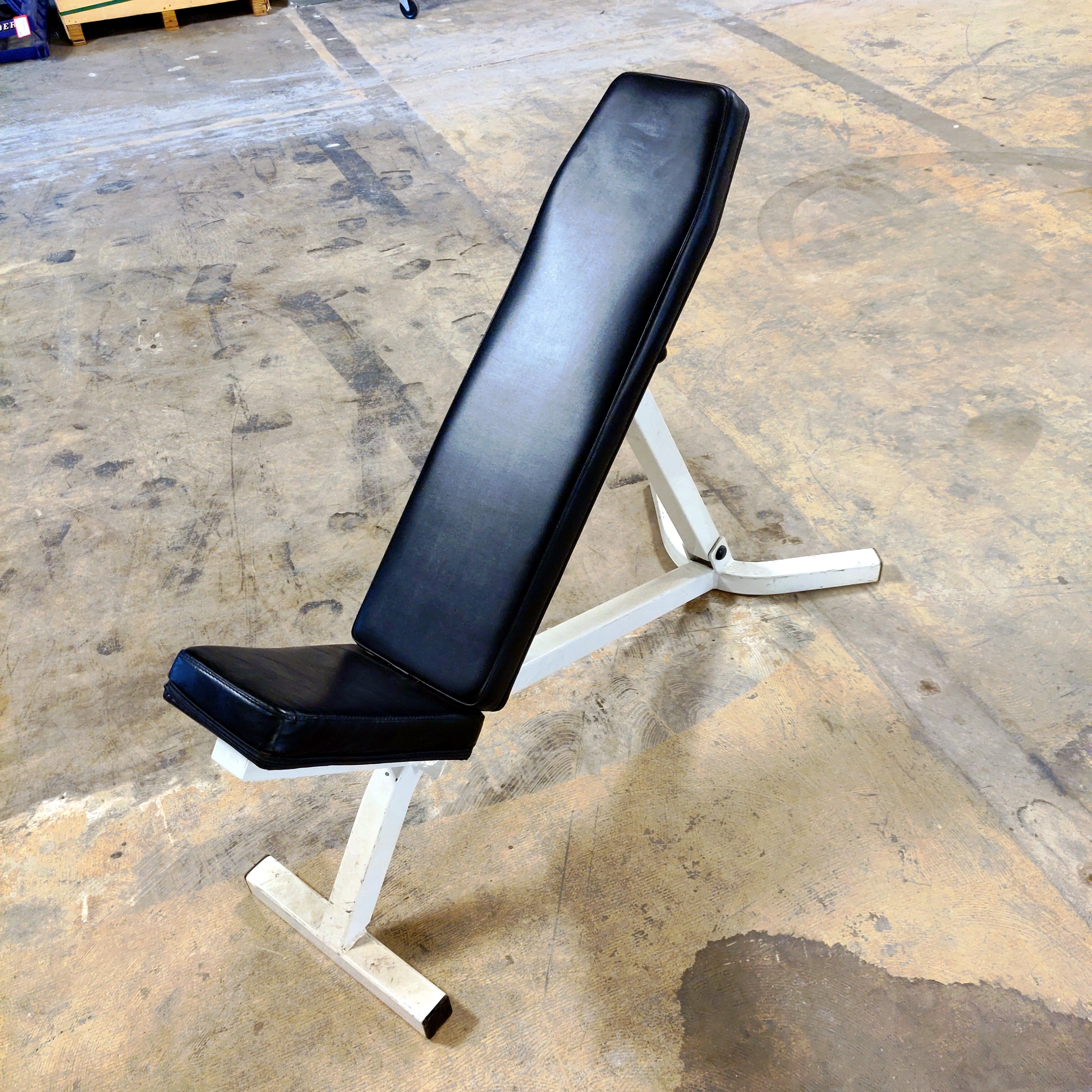 Maxicam by Muscle Dynamics Incline Weight Bench