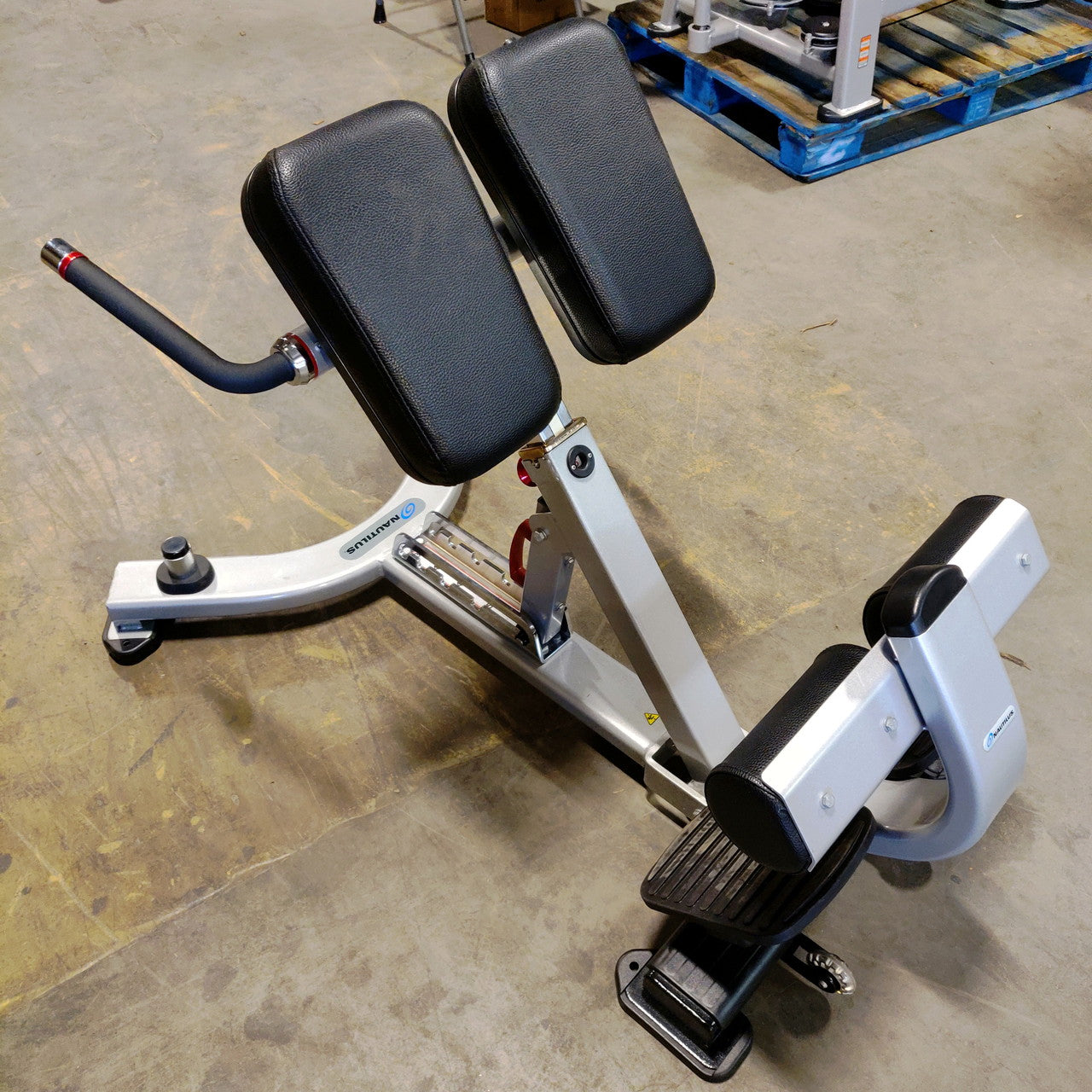 Nautilus Back Extension Bench