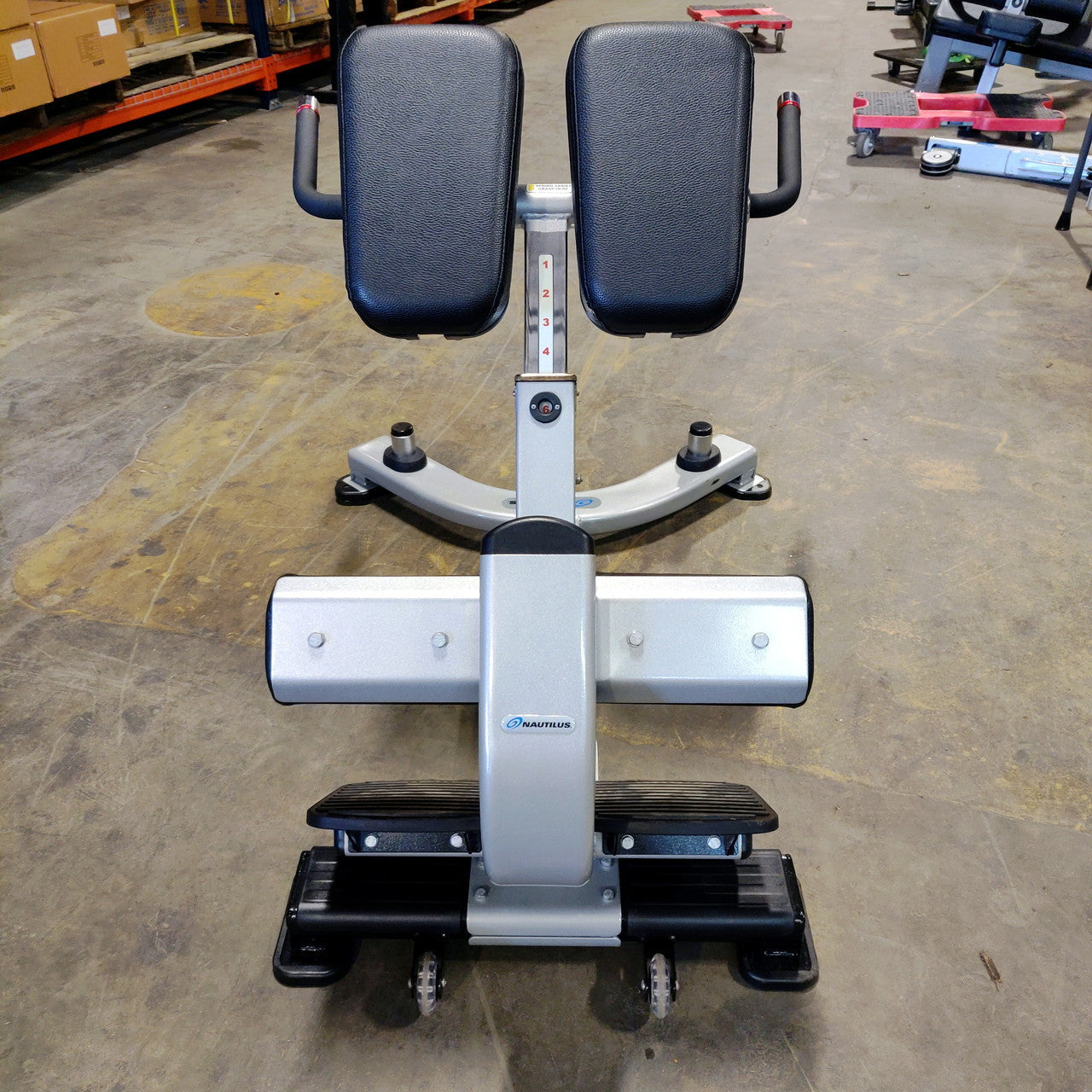 Nautilus Back Extension Bench