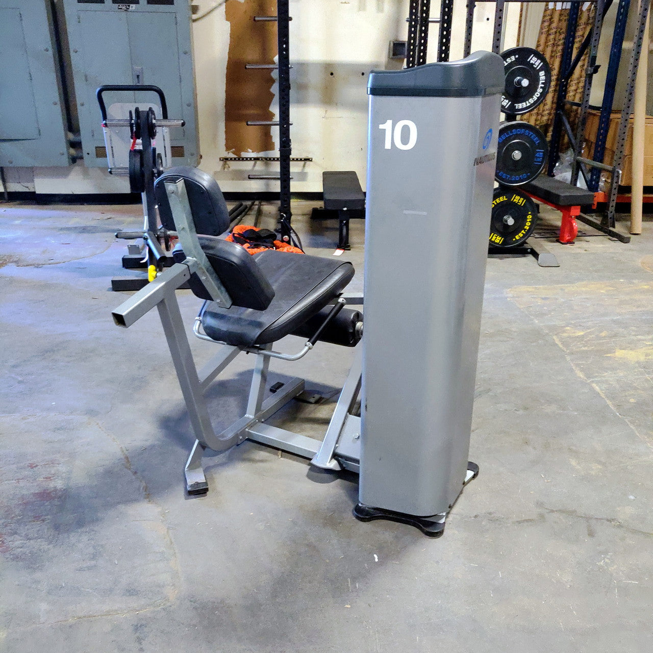 Nautilus Leg Extension Steel Series