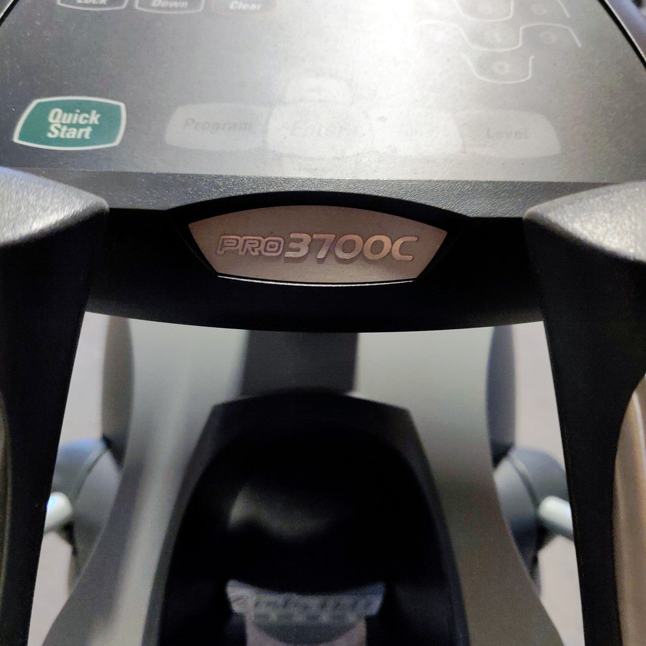 Octane Elliptical Pro 3700C