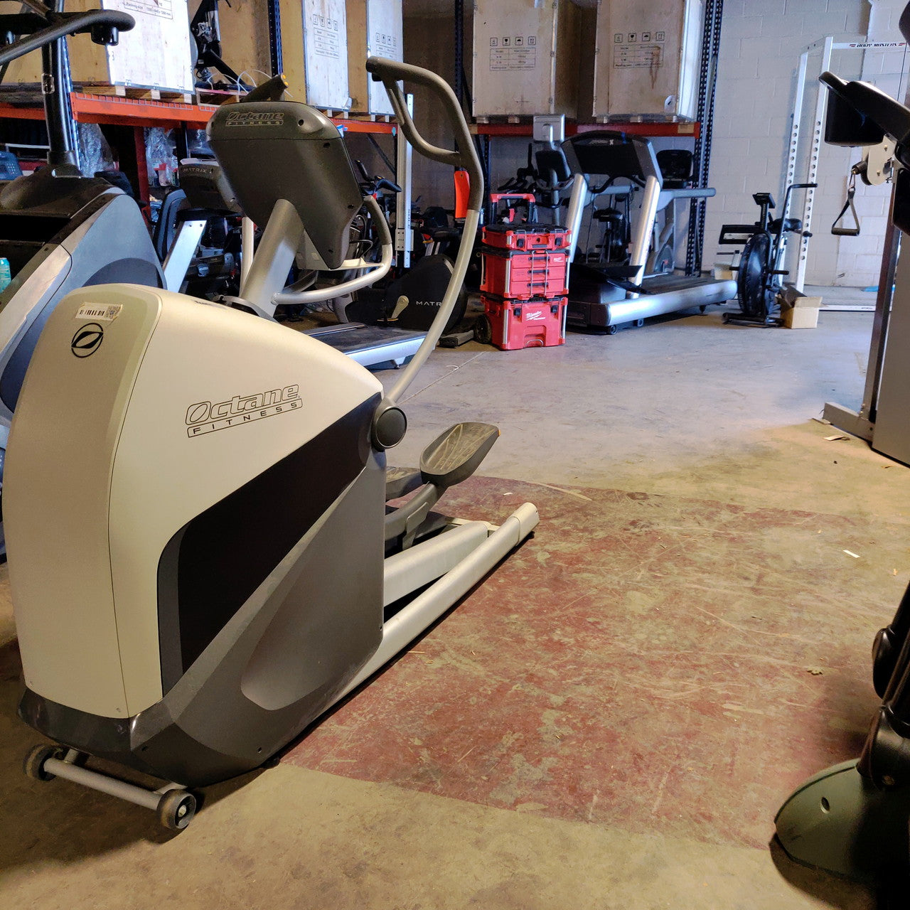 Octane Fitness XT4700 Elliptical w/Smart Console