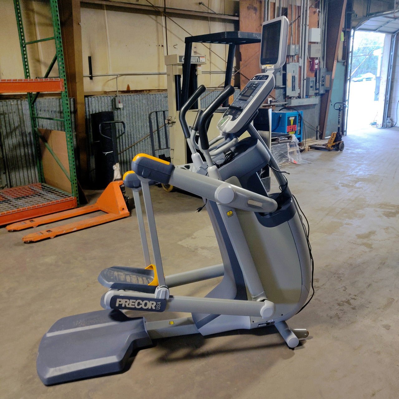 Precor AMT 100i Stepper Elliptical Stair Stepper