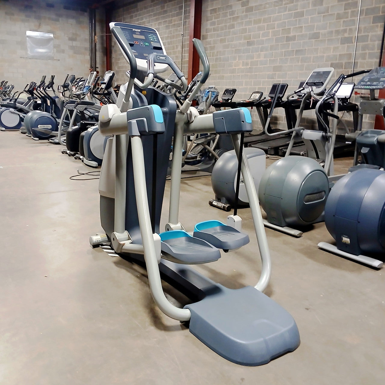 Precor AMT 835 with Open Stride w/P30 Console