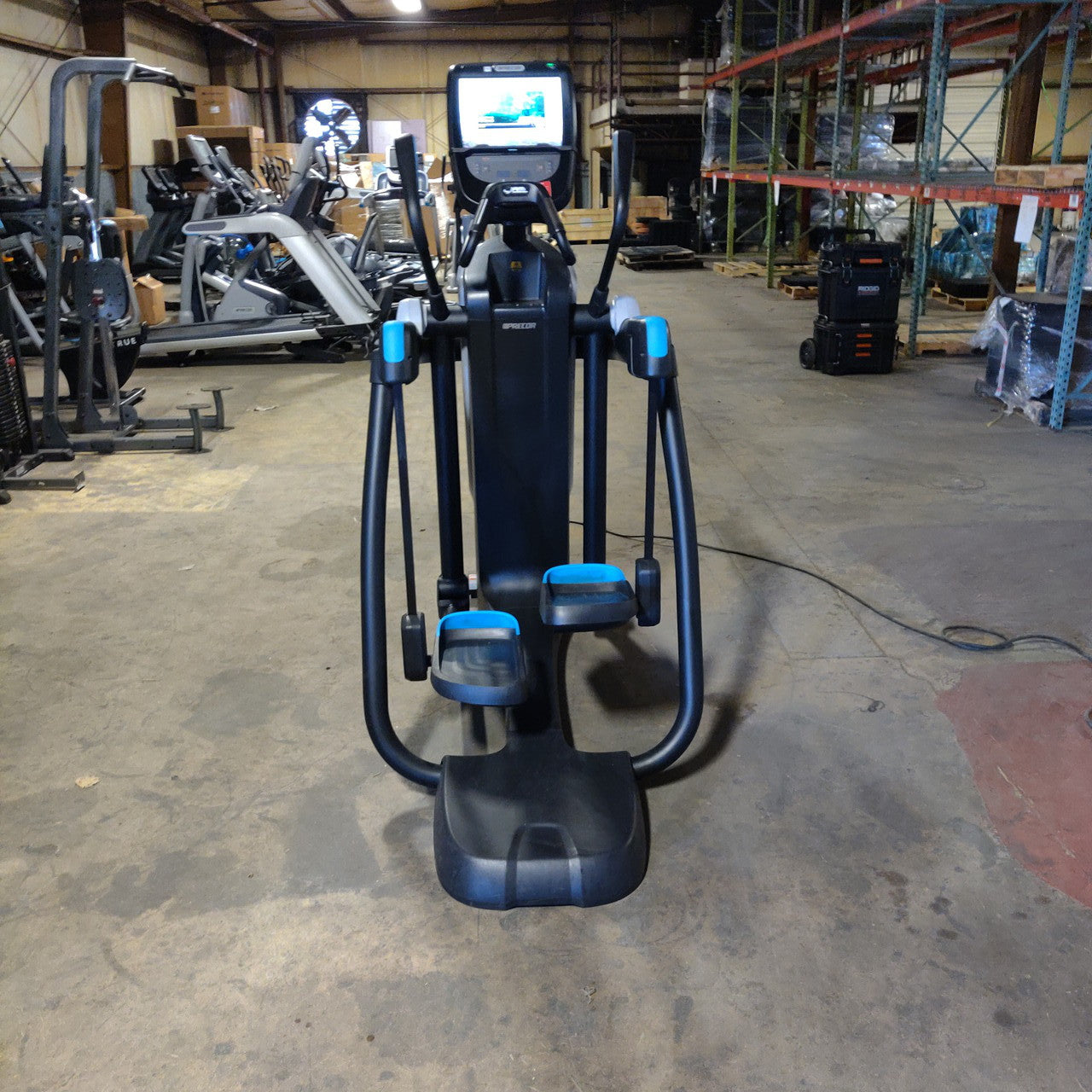 Precor AMT 885 with Open Stride w/P82 Console