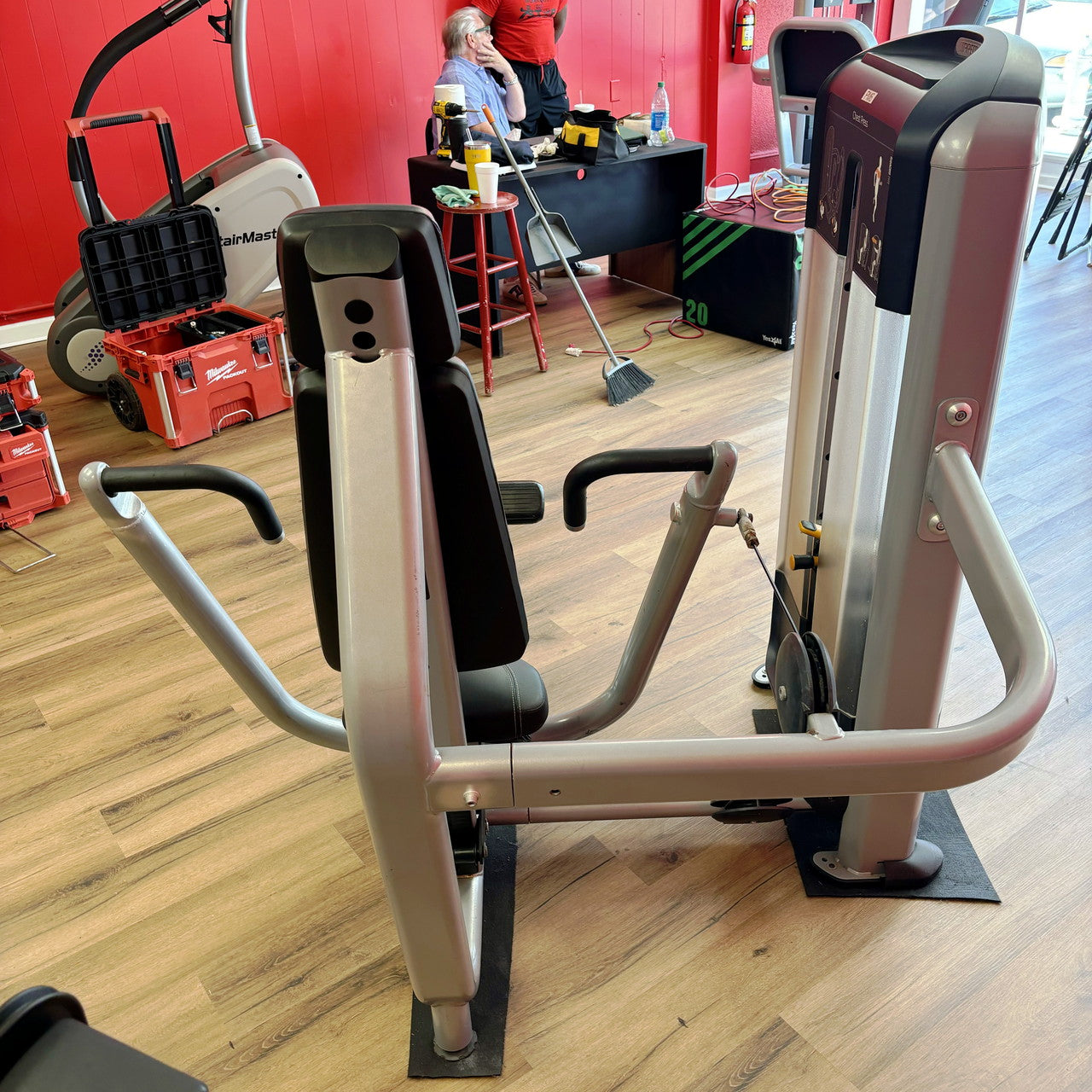 Precor Chest Press Discovery Edition