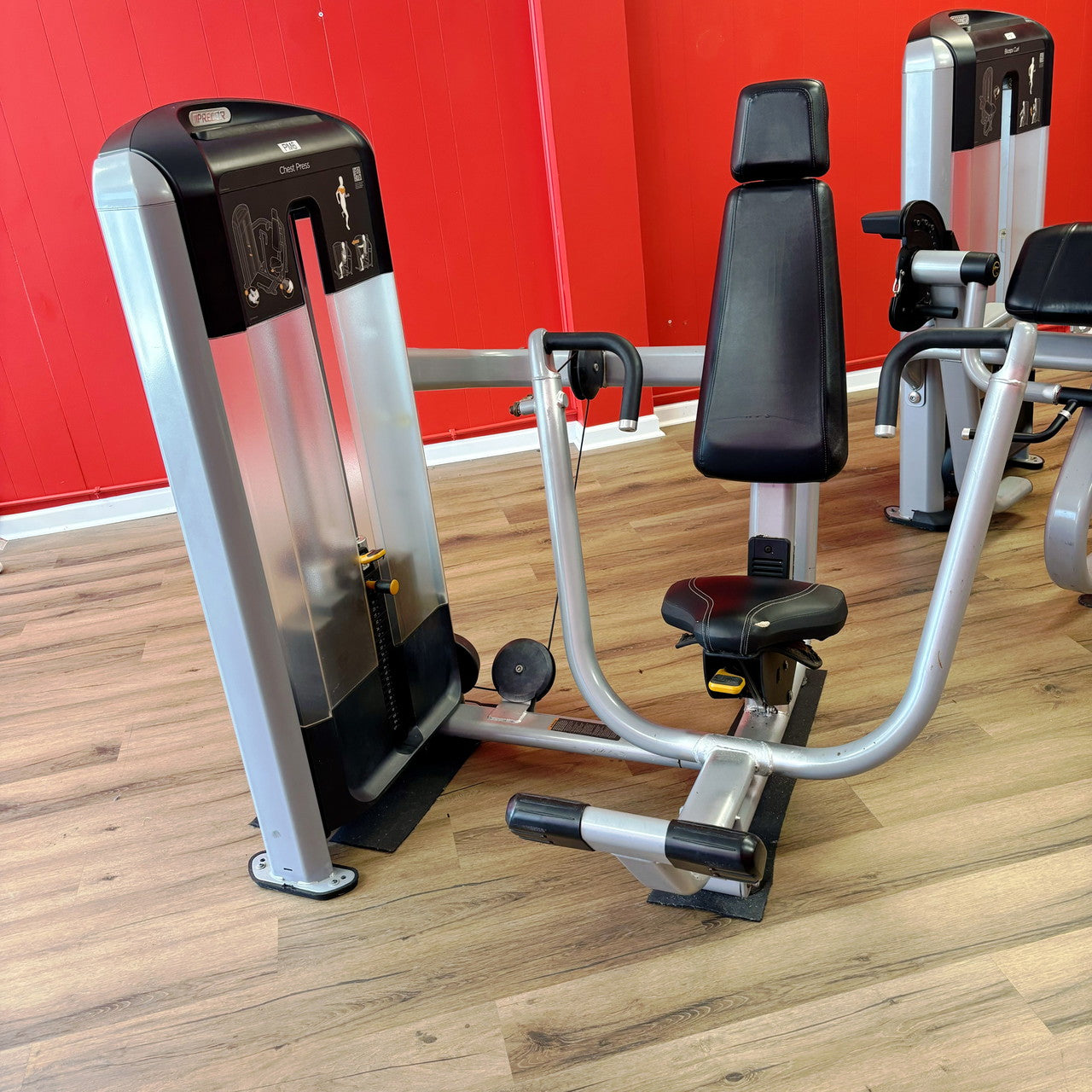 Precor Chest Press Discovery Edition