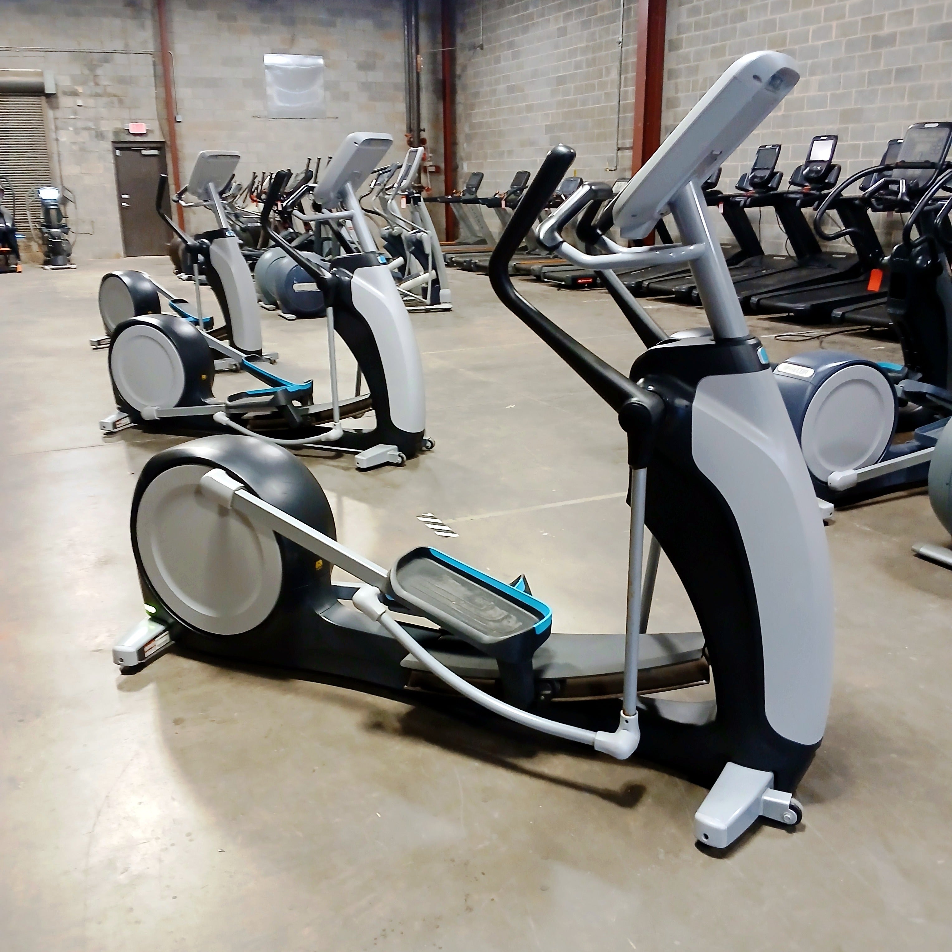 Precor EFX 800-18 Elliptical w/ P30 Console